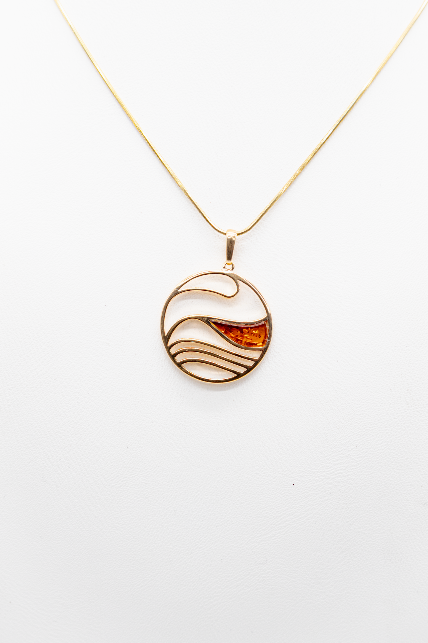 Symbolschmuck Meer: Runder Anhänger mit Wellen-Motiv