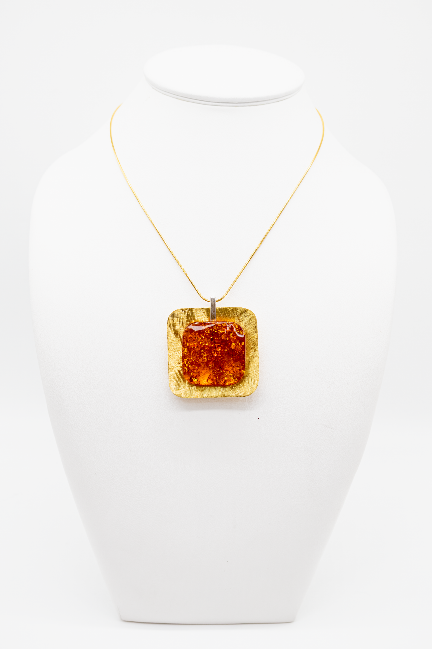 Exklusiver Bernsteinanhänger Goldoptik