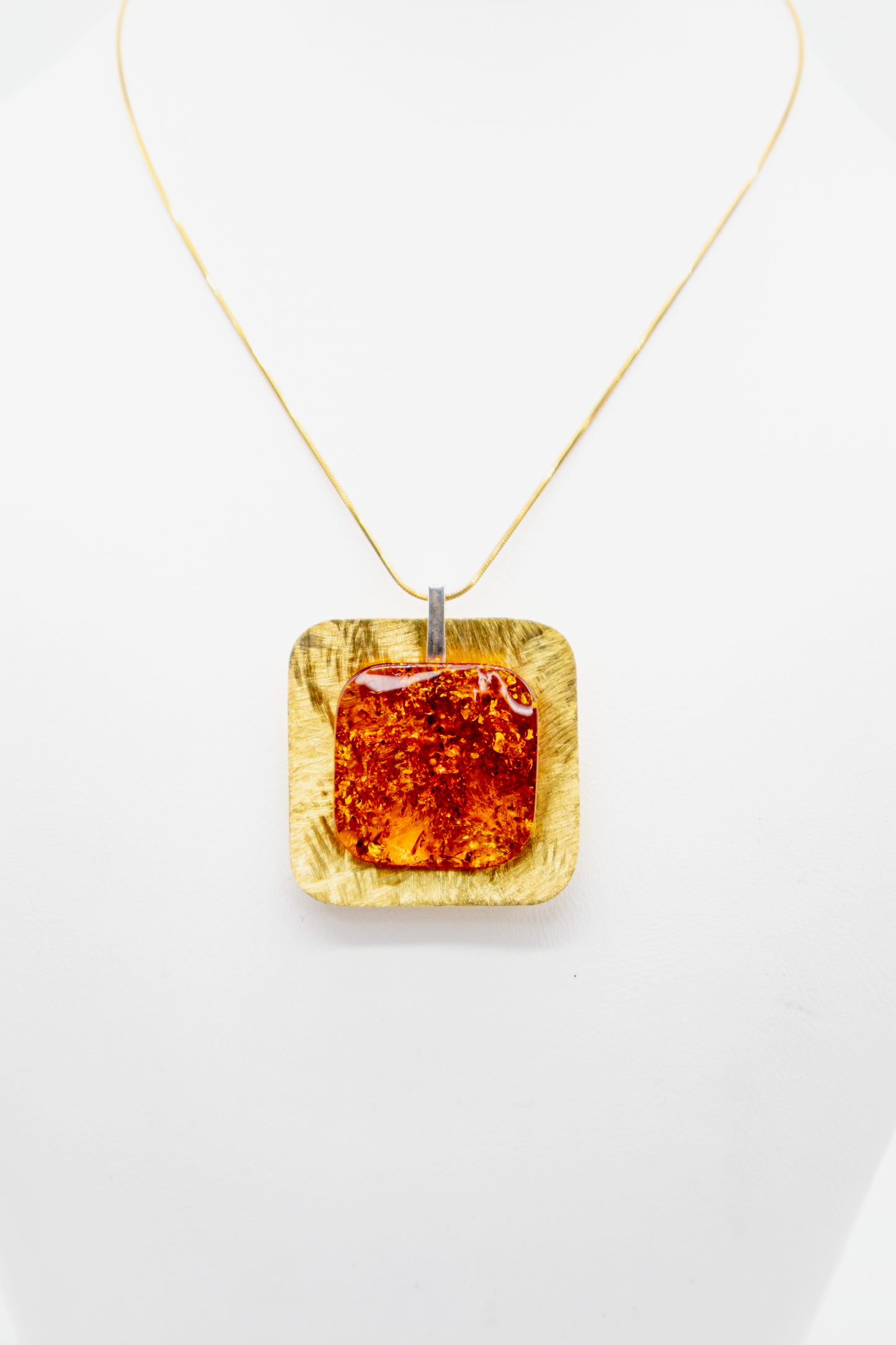 Exklusiver Bernsteinanhänger Goldoptik