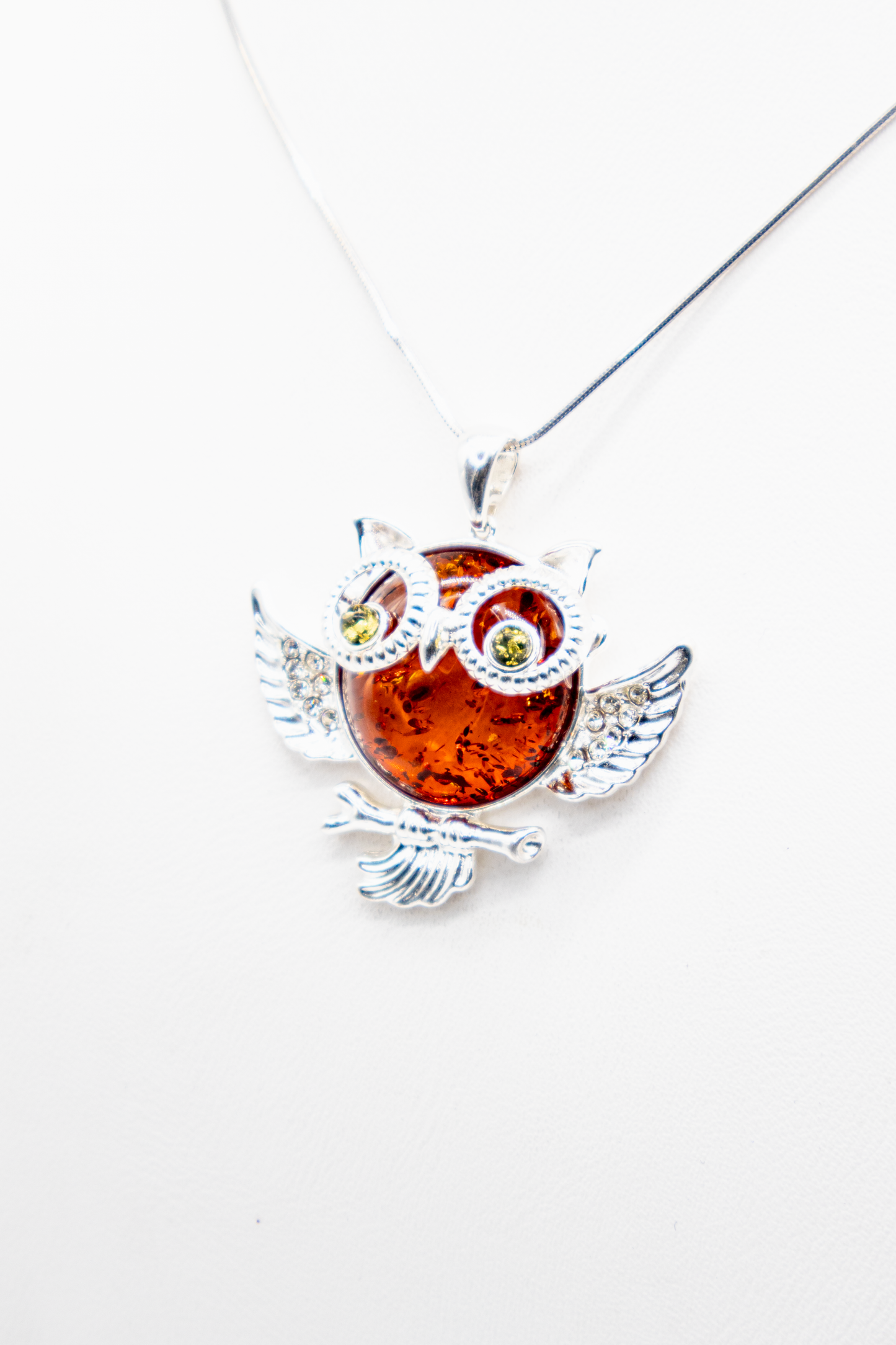 Nachtwächter – Eulenanhänger in Bernstein und Silber