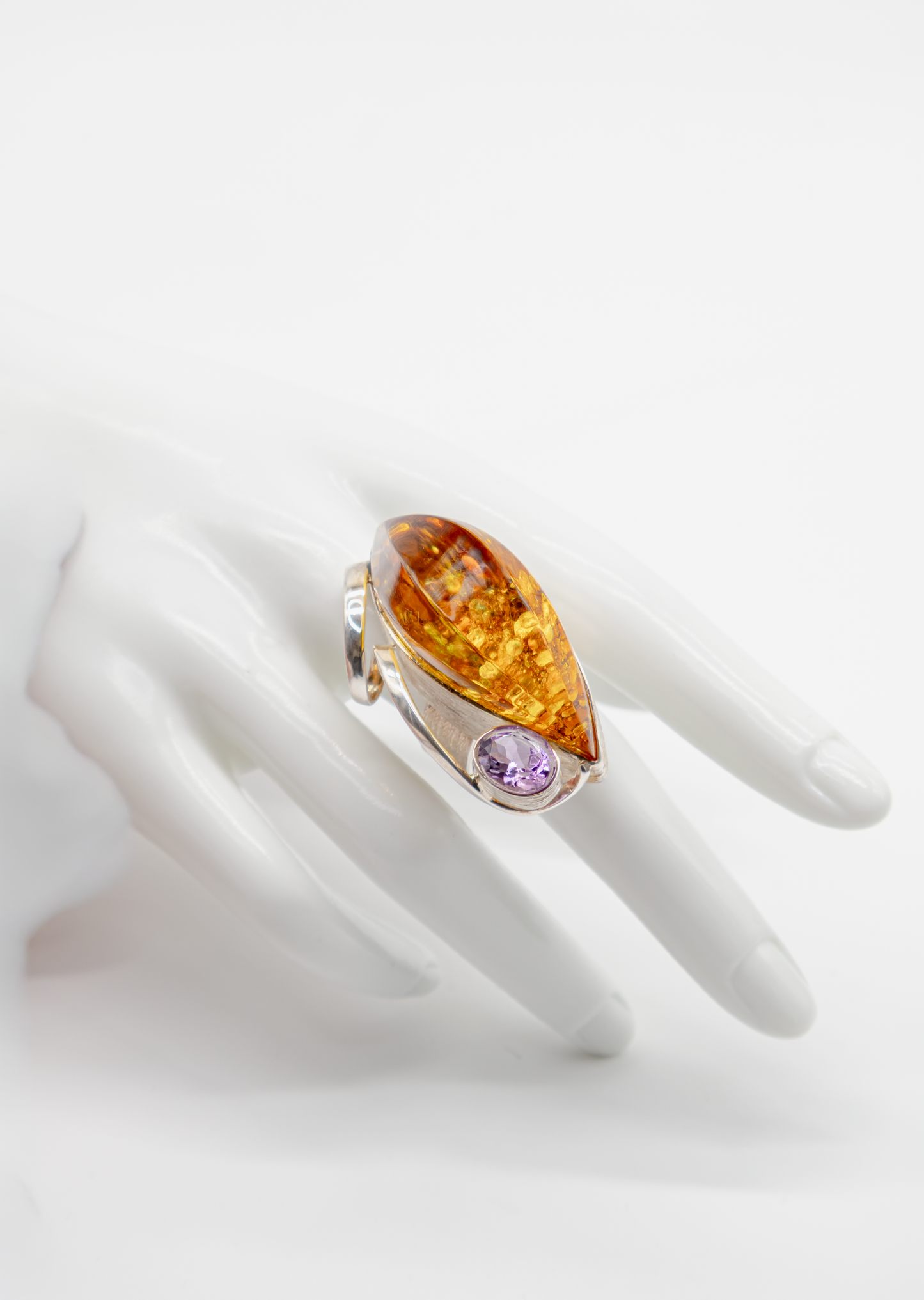 Exklusiver Silberring mit Bernstein und Amethyst