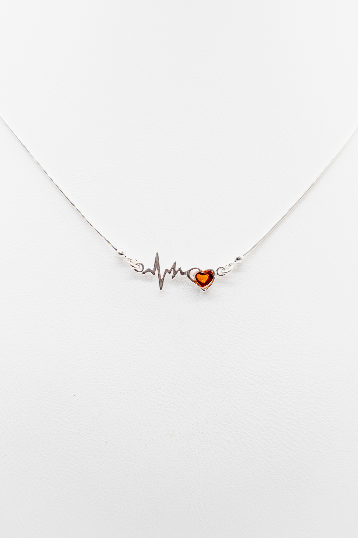 Liebesbeweis Kette: Herzschlag-Kurve mit Naturstein-Herz