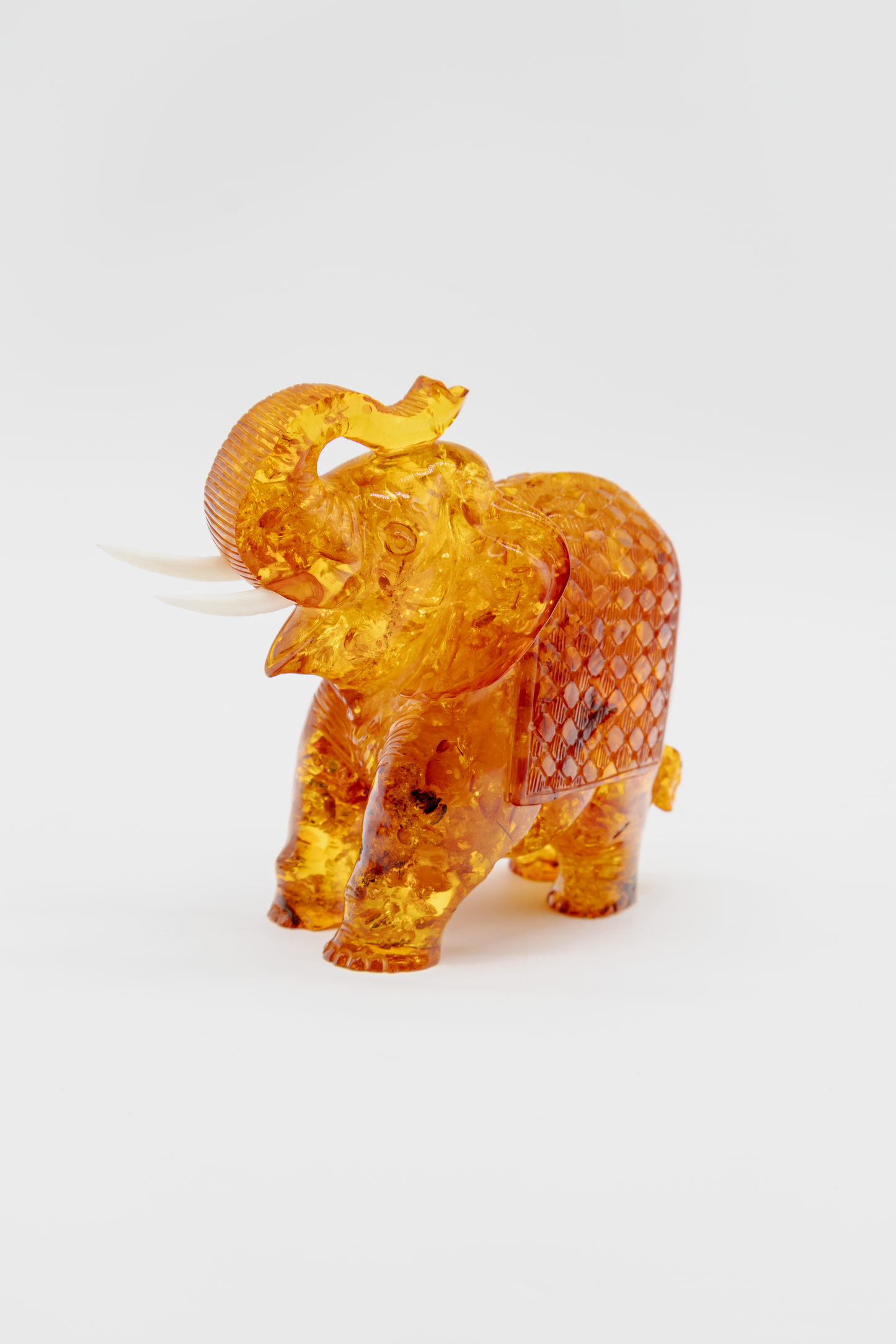 Unikat Elefant aus Bernstein – Stabilität für Zuhause