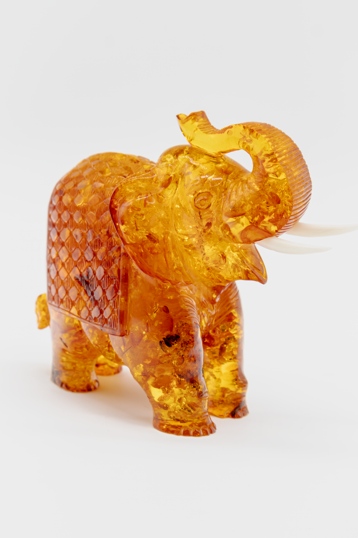 Unikat Elefant aus Bernstein – Stabilität für Zuhause