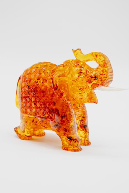 Unikat Elefant aus Bernstein – Stabilität für Zuhause