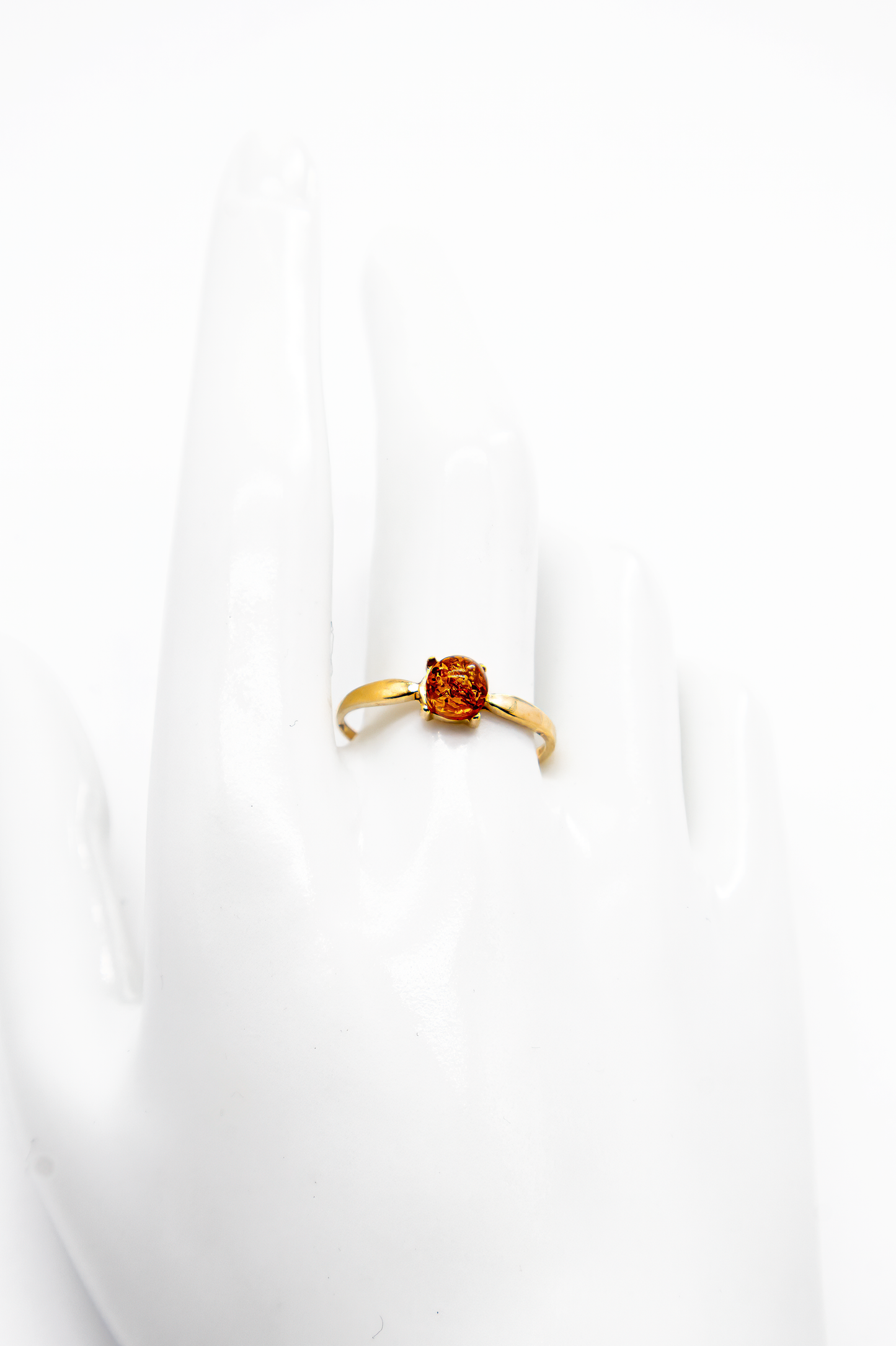 Vergoldeter Ring mit Bernstein – minimalistisches Design