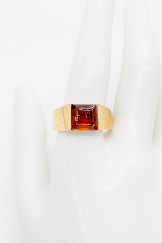 Männlicher Bernsteinring – starkes Design
