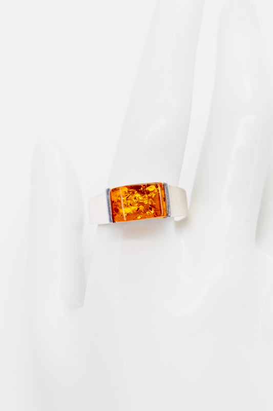 Dezenter Herrenring mit Bernstein – stilvoll