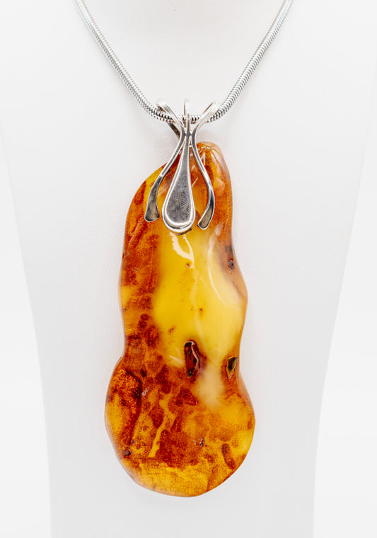 Expressive amber pendant – unique piece