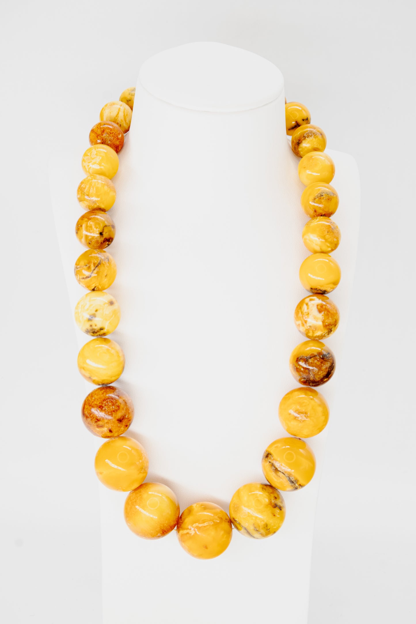 Amber necklace, yellow, with a beaded pattern – handmade, unique piece