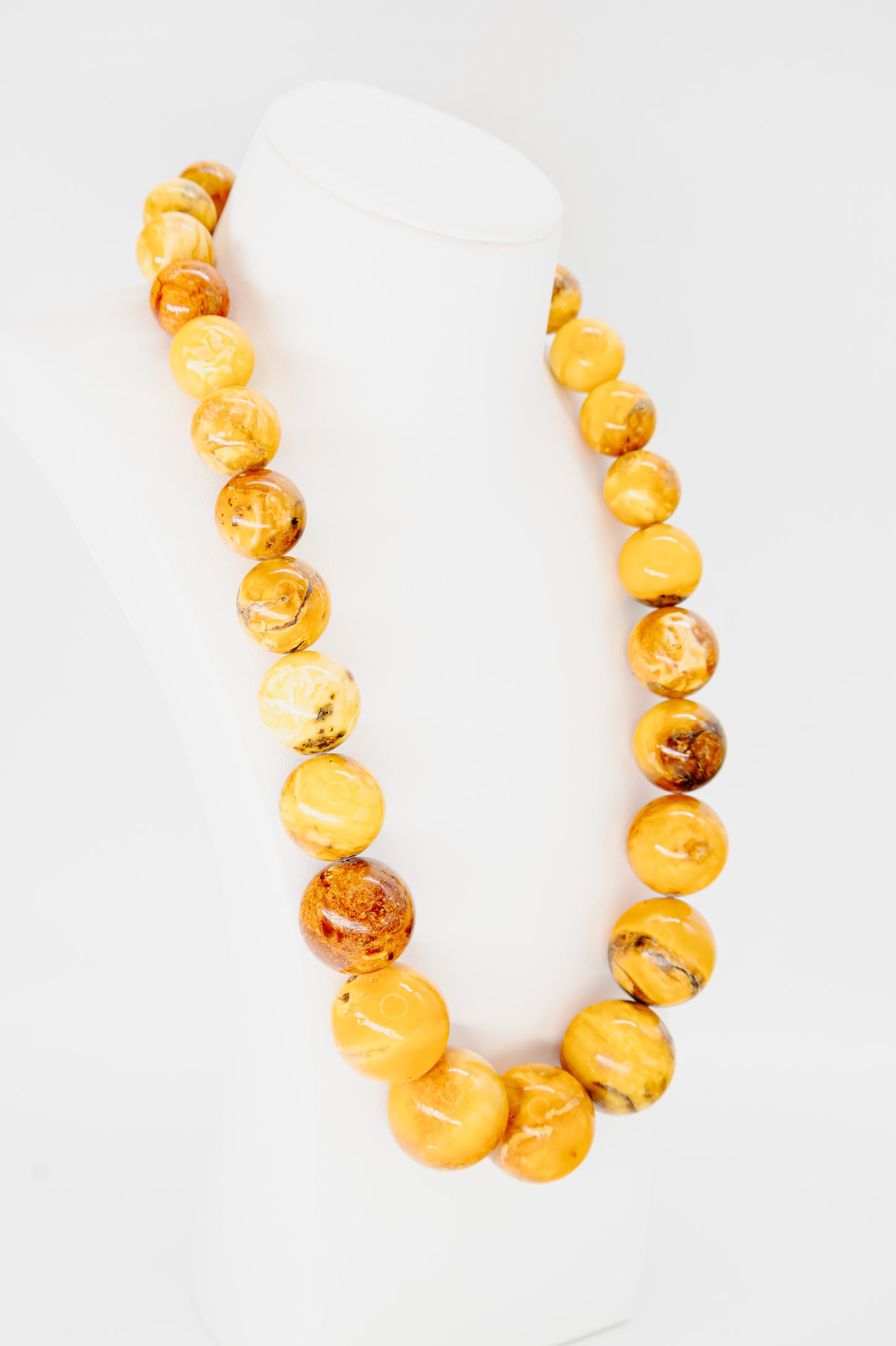 Amber necklace, yellow, with a beaded pattern – handmade, unique piece