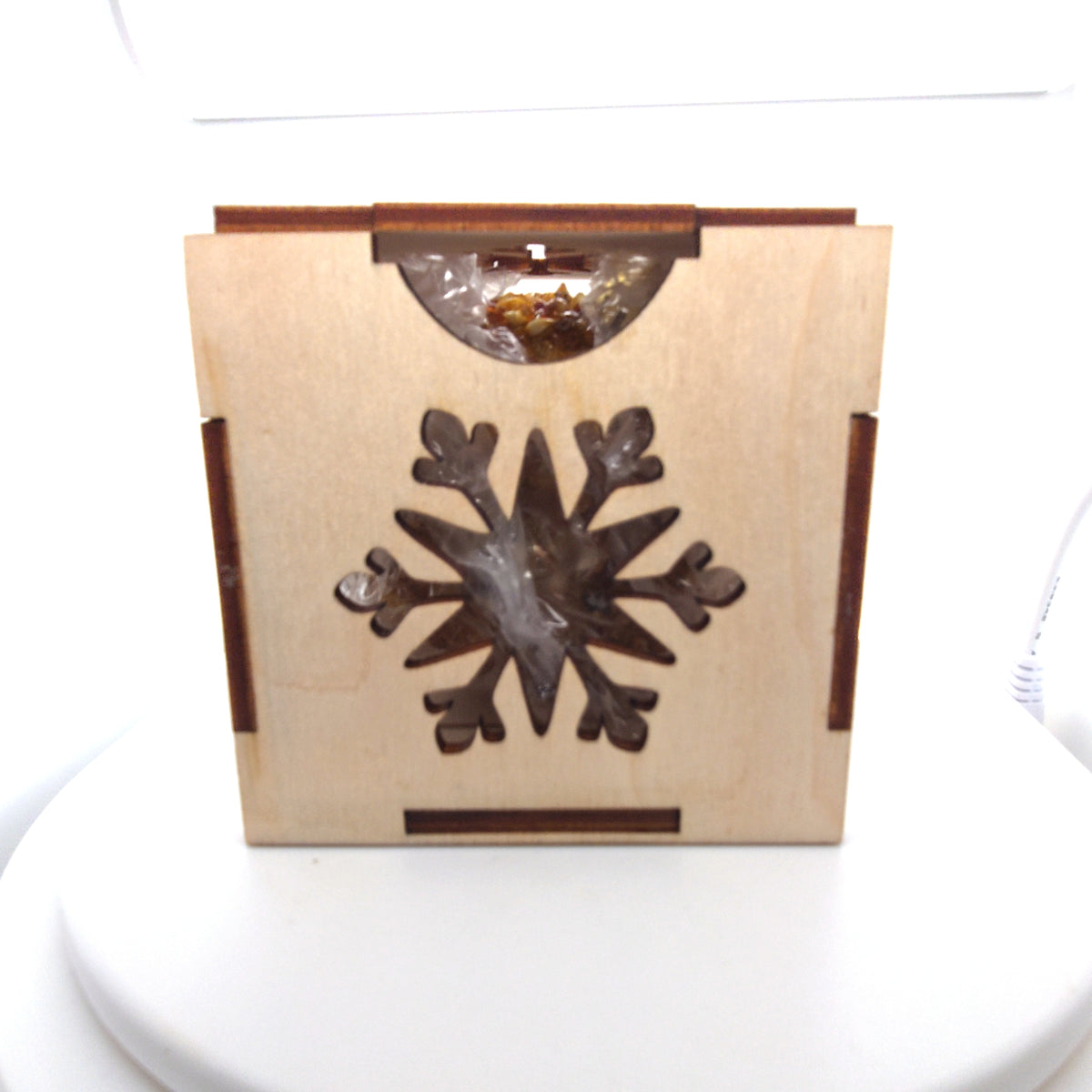Luxus Christbaumschmuck mit Naturbernstein – Edle Weihnachtskugel im warmen Gold- und Orangeton