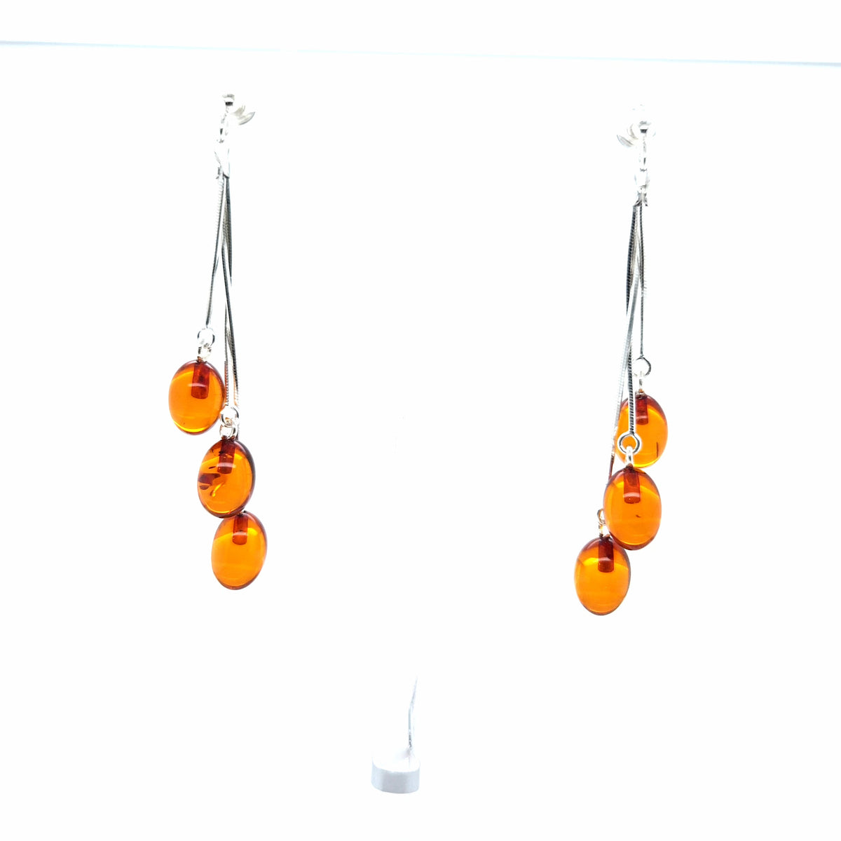 Stilvolle Hänge-Ohrstecker mit echtem Bernstein – Zarter, glänzender Ohrschmuck in leuchtenden Orangetönen