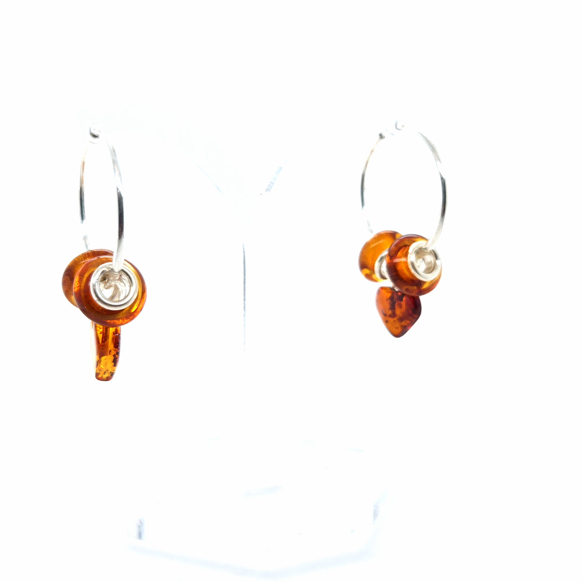 Silber-Creolen mit mehreren Bernstein-Herzen – Handgearbeiteter Ohrschmuck