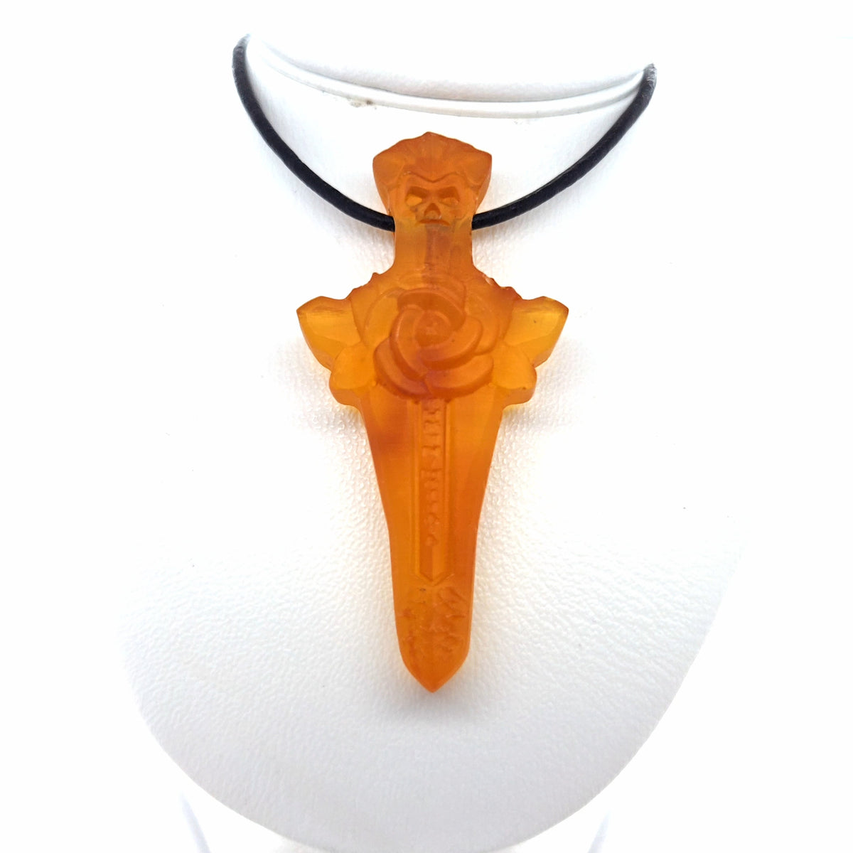 Exklusiver Bernstein-Amulett-Anhänger Unikat – Kunstvolles Dagger-Design für Herren aus echtem Ostsee-Bernstein