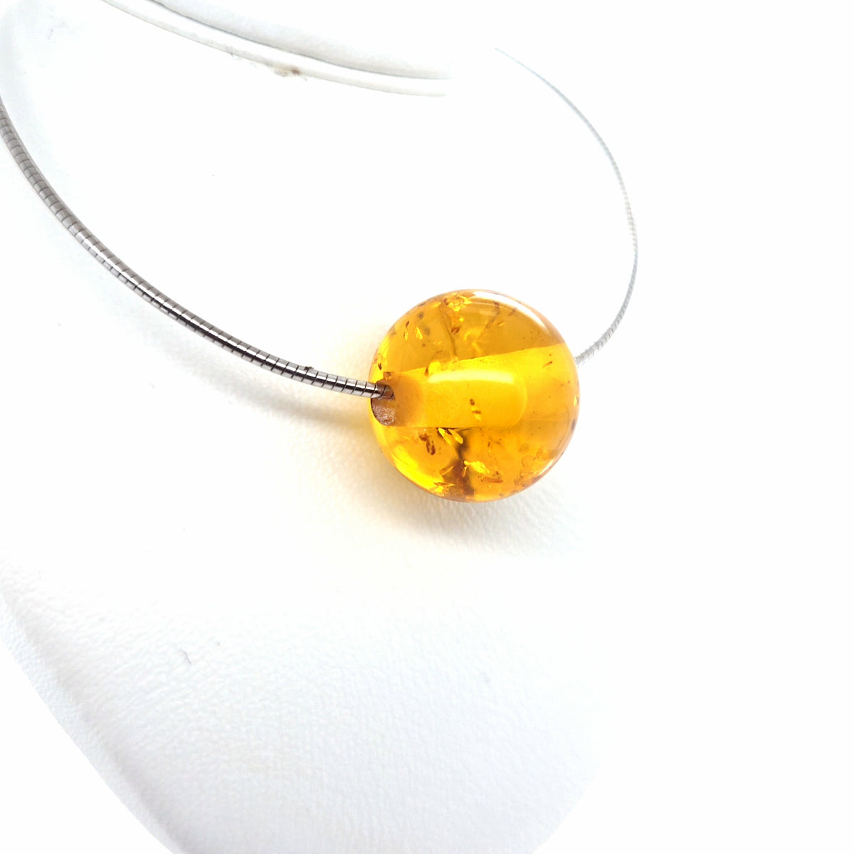 Minimalistisches Collier aus 925er Silber – Halsreif mit geschliffenem Bernstein