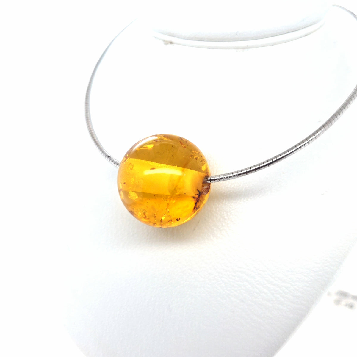 Minimalistisches Collier aus 925er Silber – Halsreif mit geschliffenem Bernstein