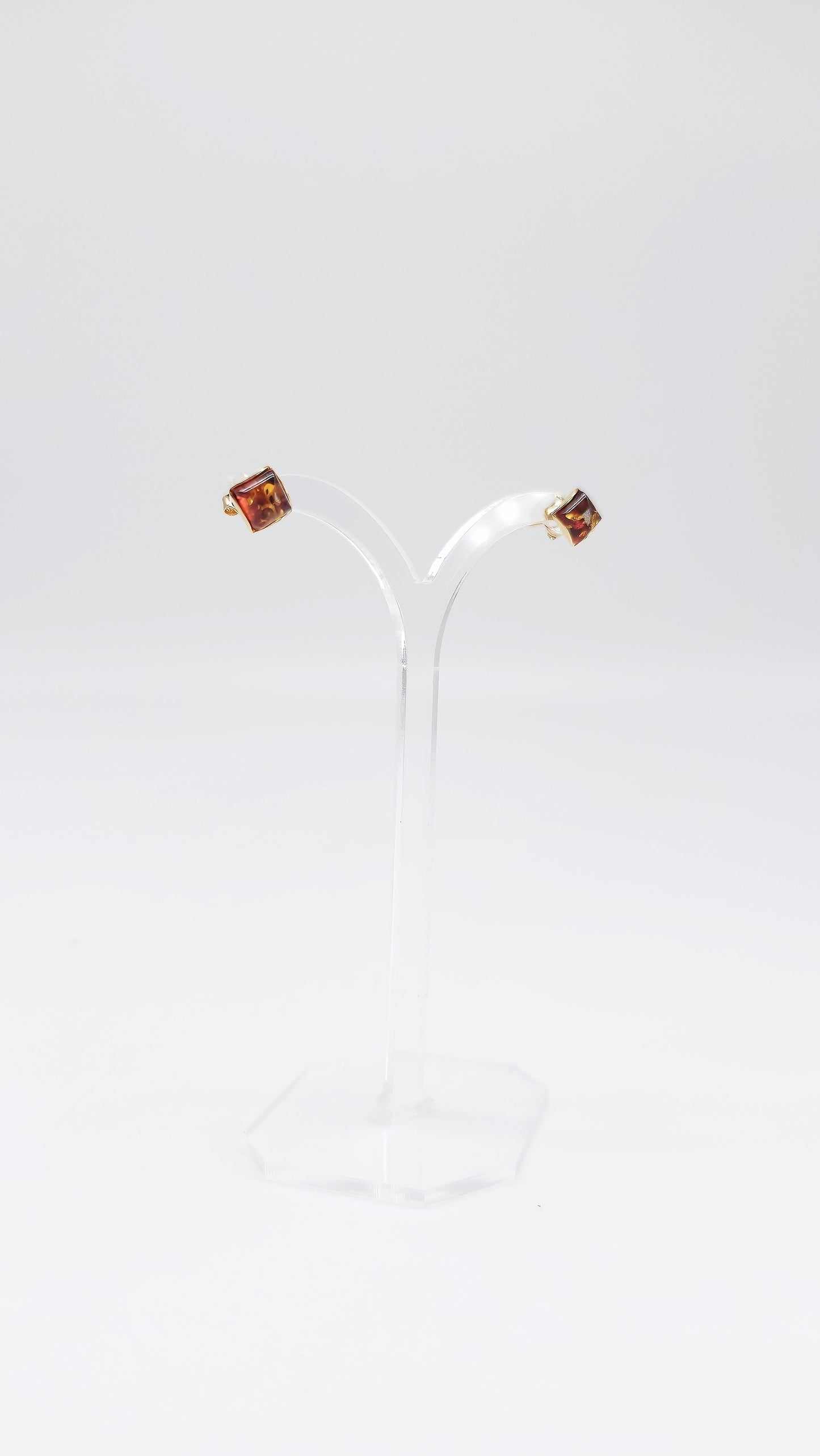 Minimalistische barnsteen oorstekers – verguld 925 zilver