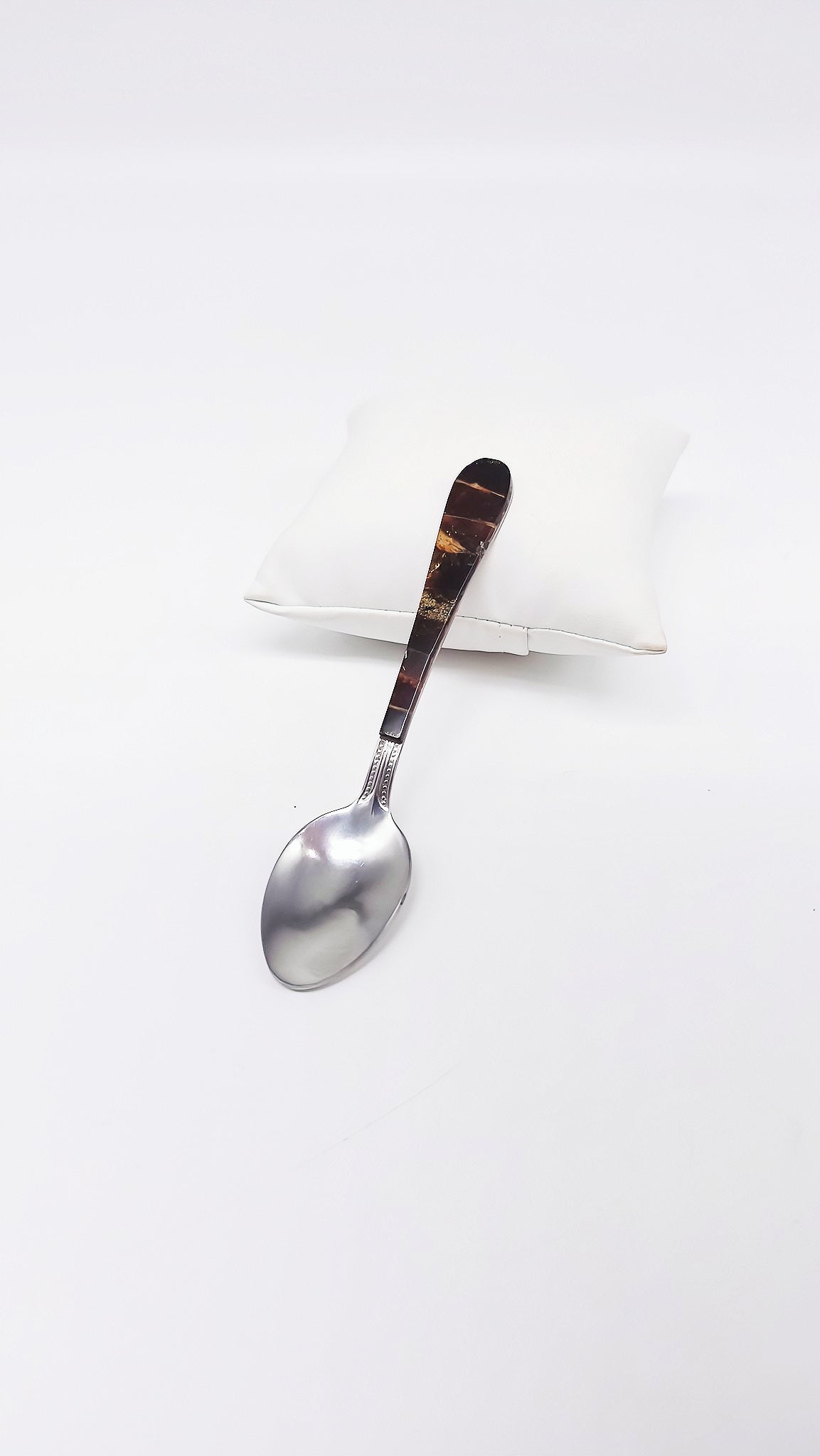 Elegantes Set: 6 Teelöffel mit dunklem Bernstein – ein echter Blickfang