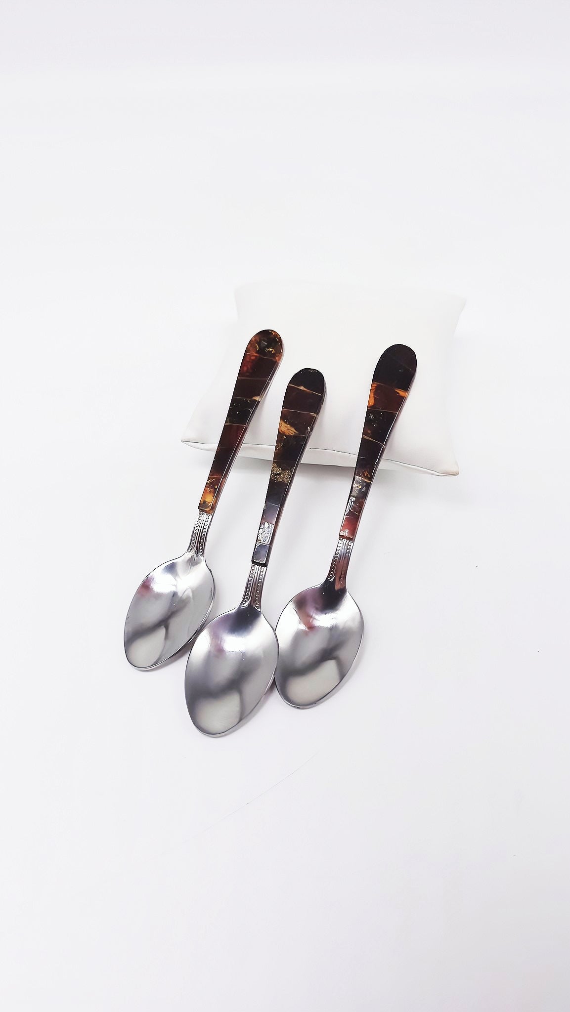 Elegantes Set: 6 Teelöffel mit dunklem Bernstein – ein echter Blickfang