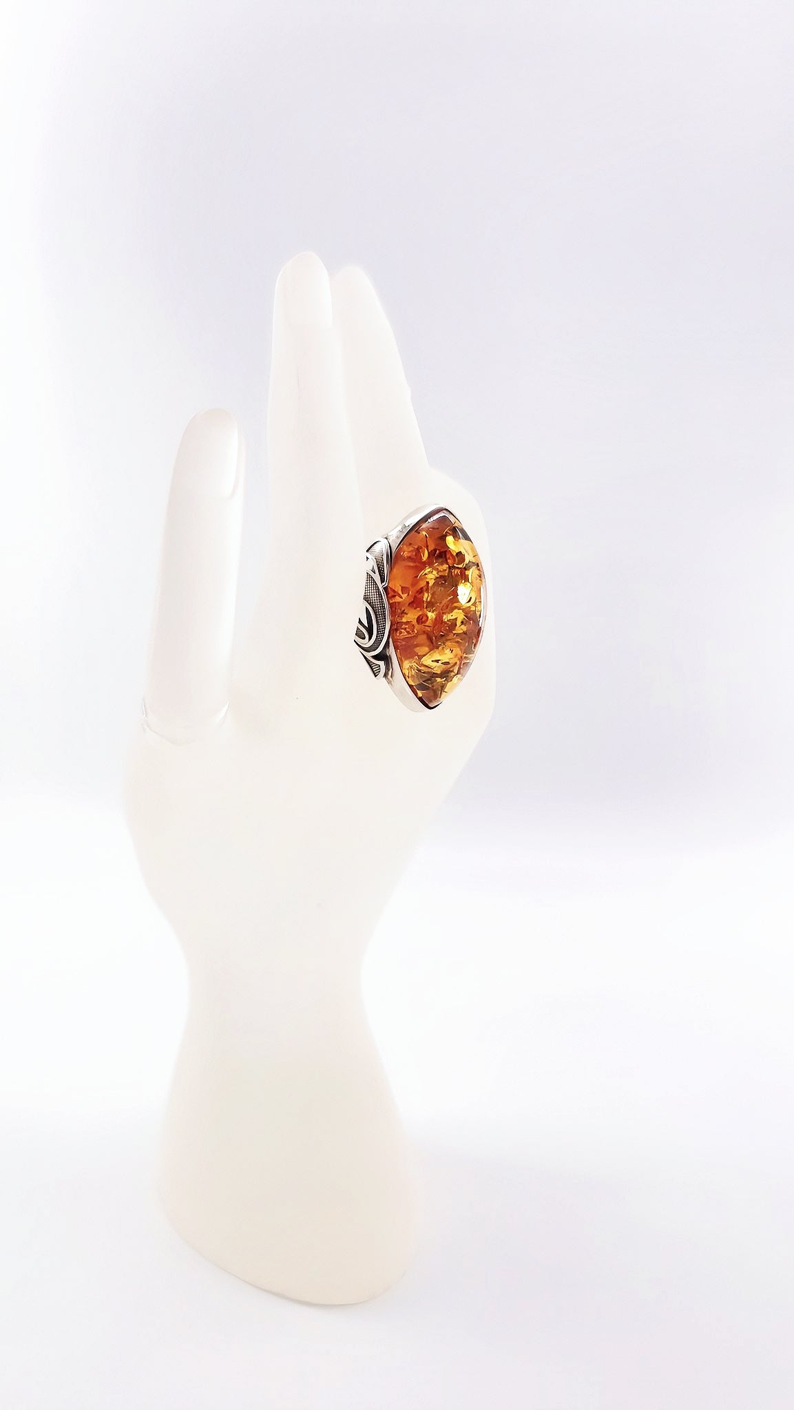 Nature meets elegance: silver ring