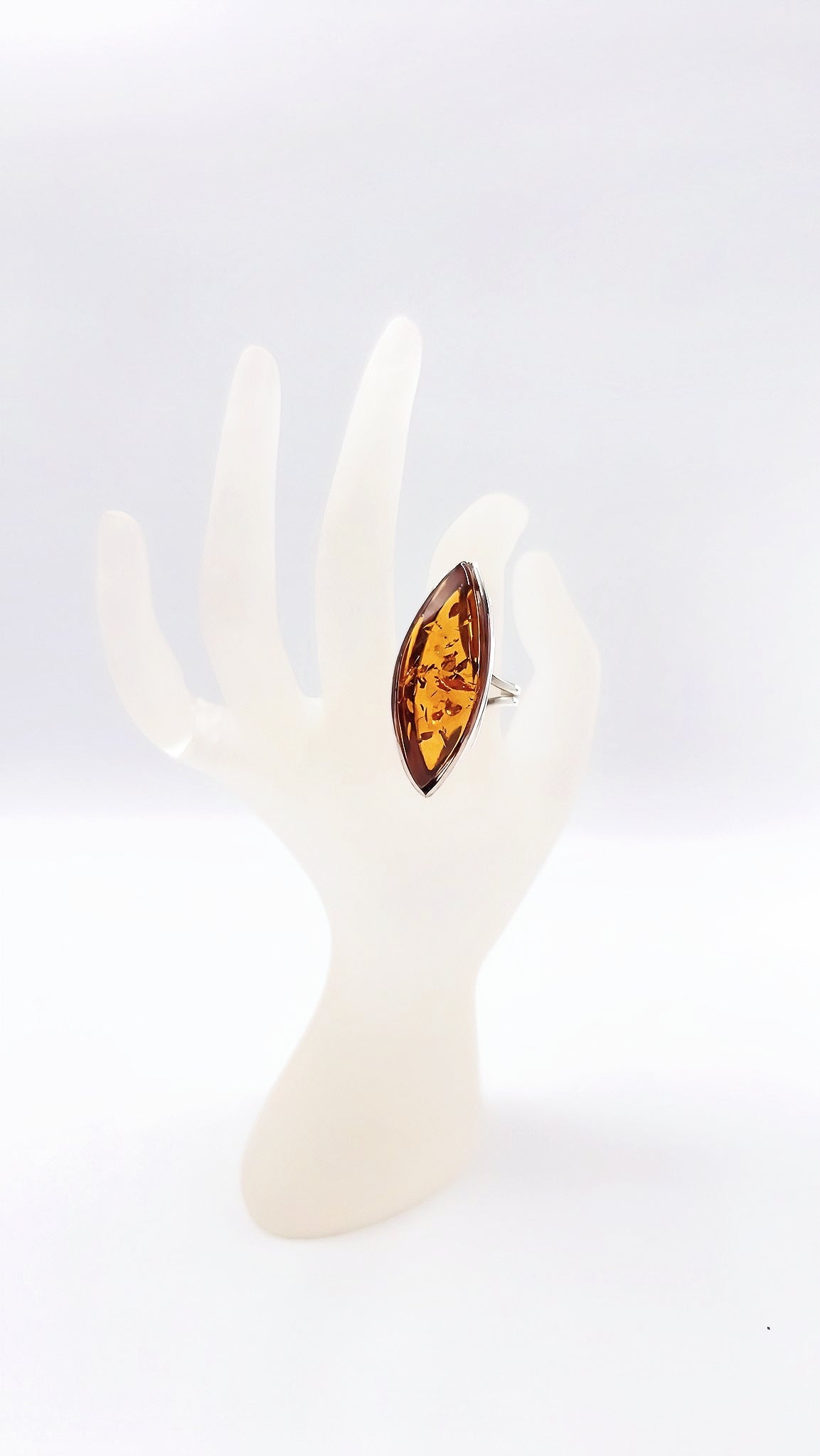 Nature meets luxury: 925 silver ring