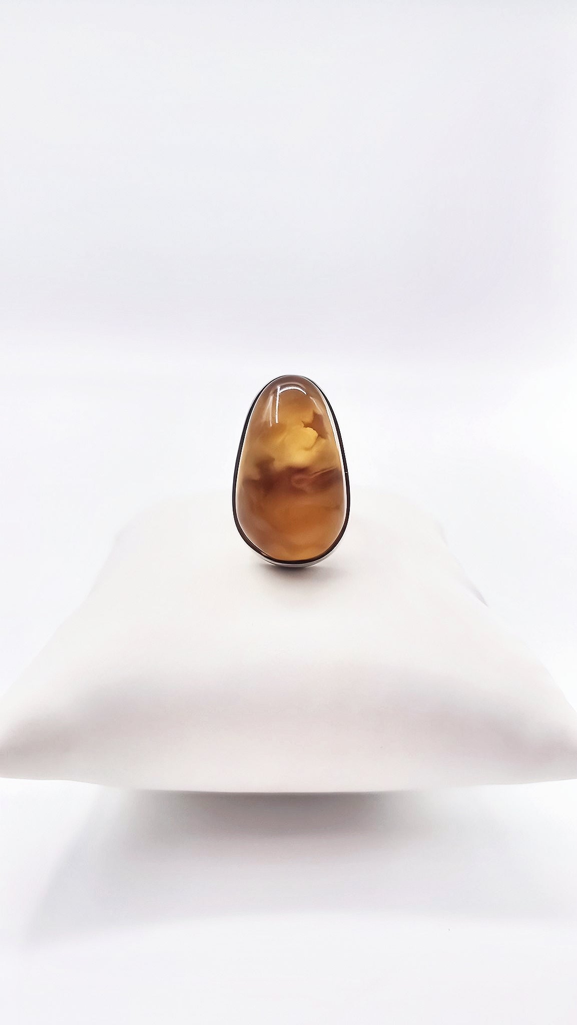 Sterling silver meets amber – the perfect ring for every occasion