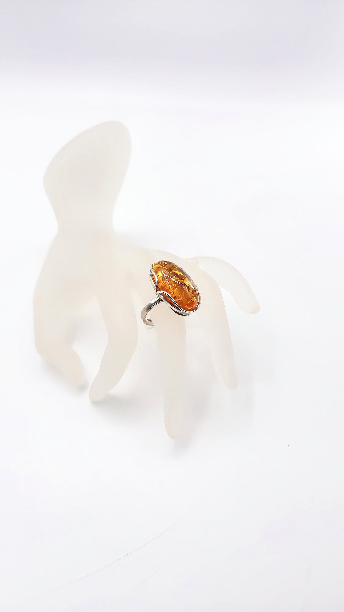 Adjustable silver ring with amber – nature meets style