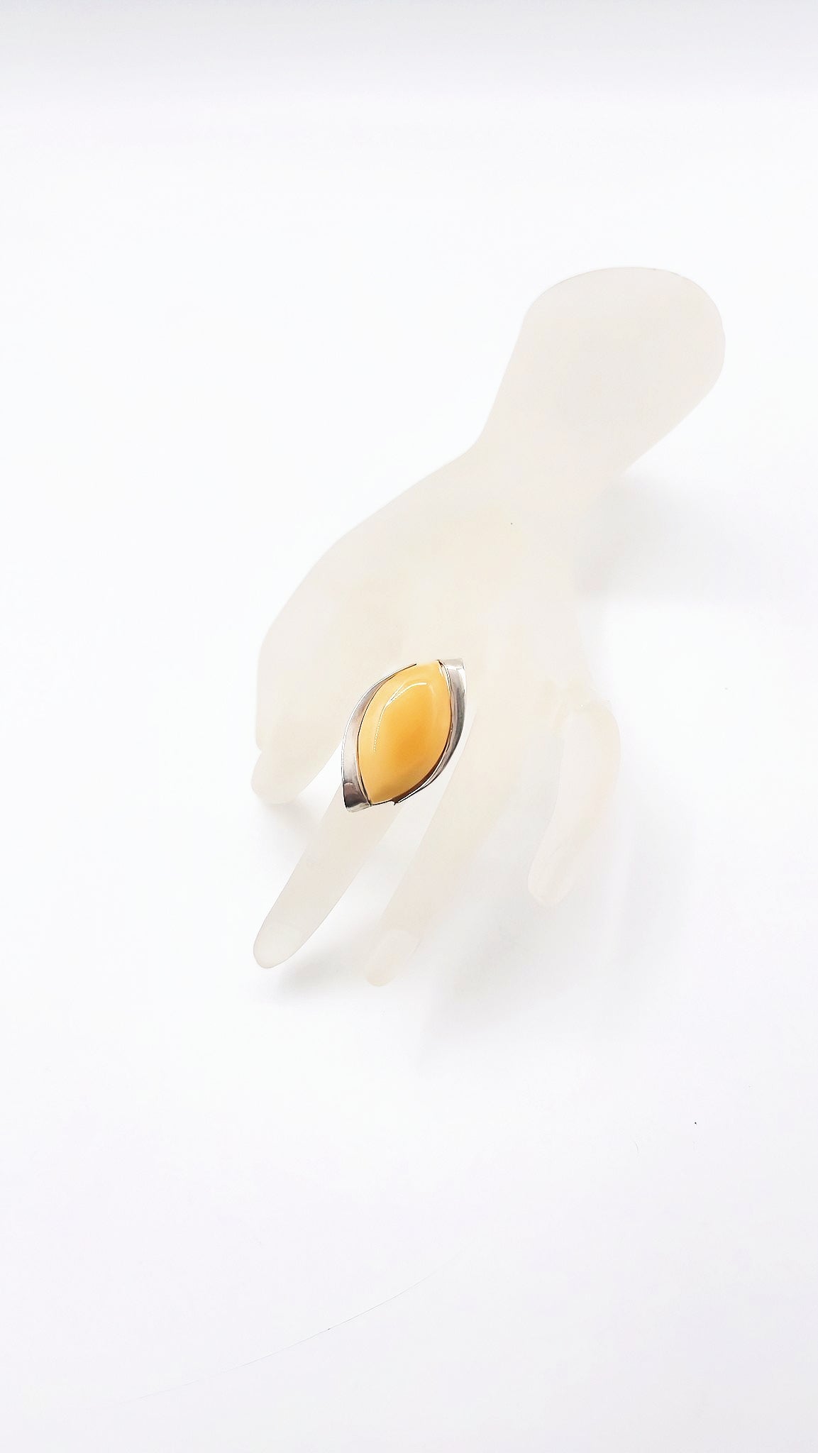 Adjustable ring made of 925 silver with warm amber