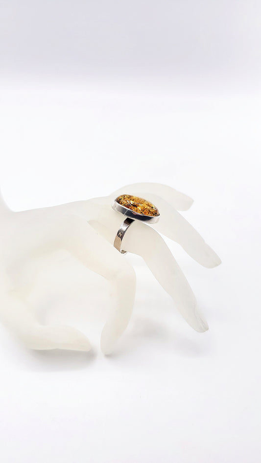 Verstellbarer Ring mit grünem Bernstein – Natur & Eleganz vereint
