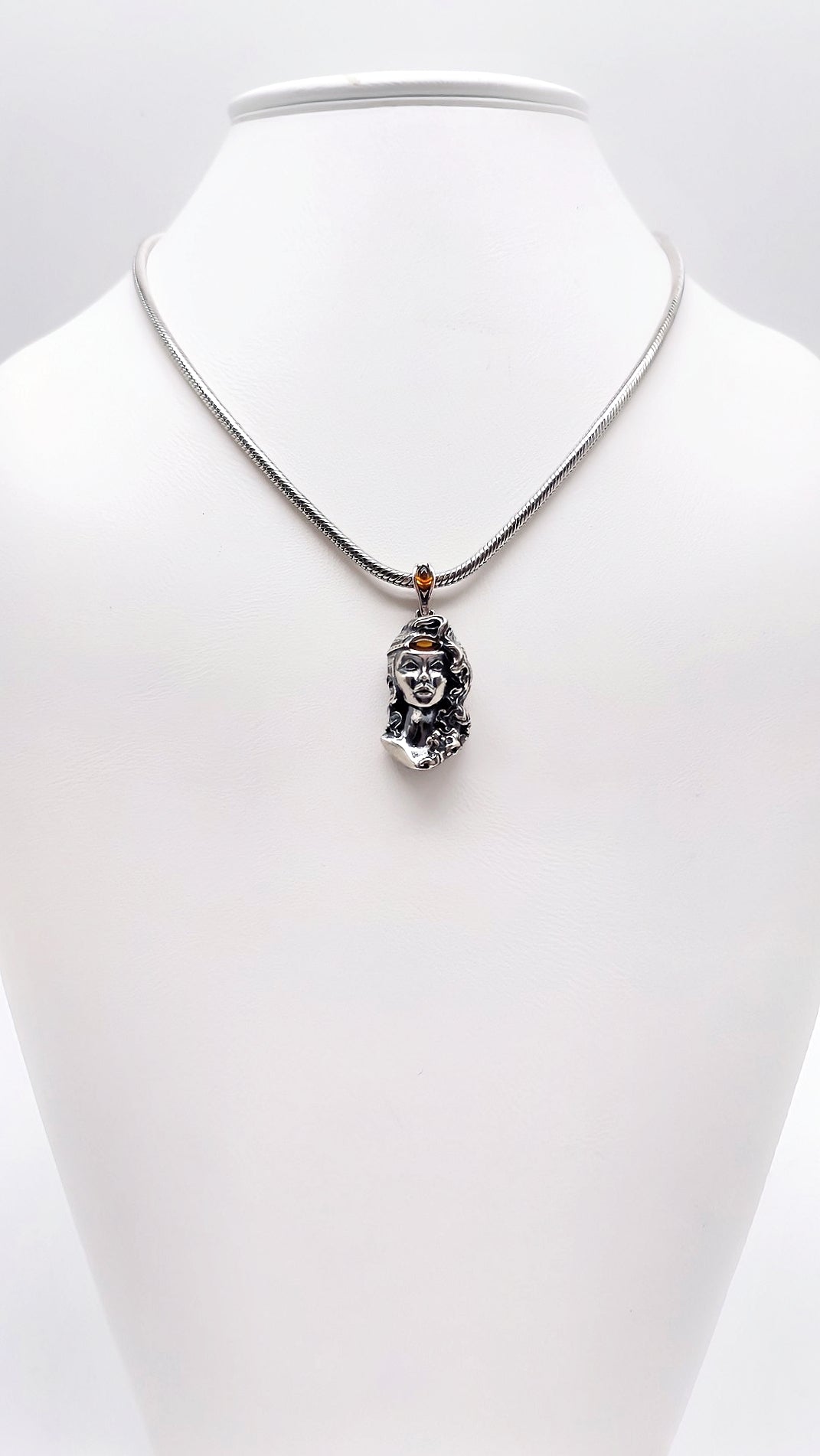 Maagd Sterrenbeeld Horoscoophanger – 925 Zilver & Barnsteen