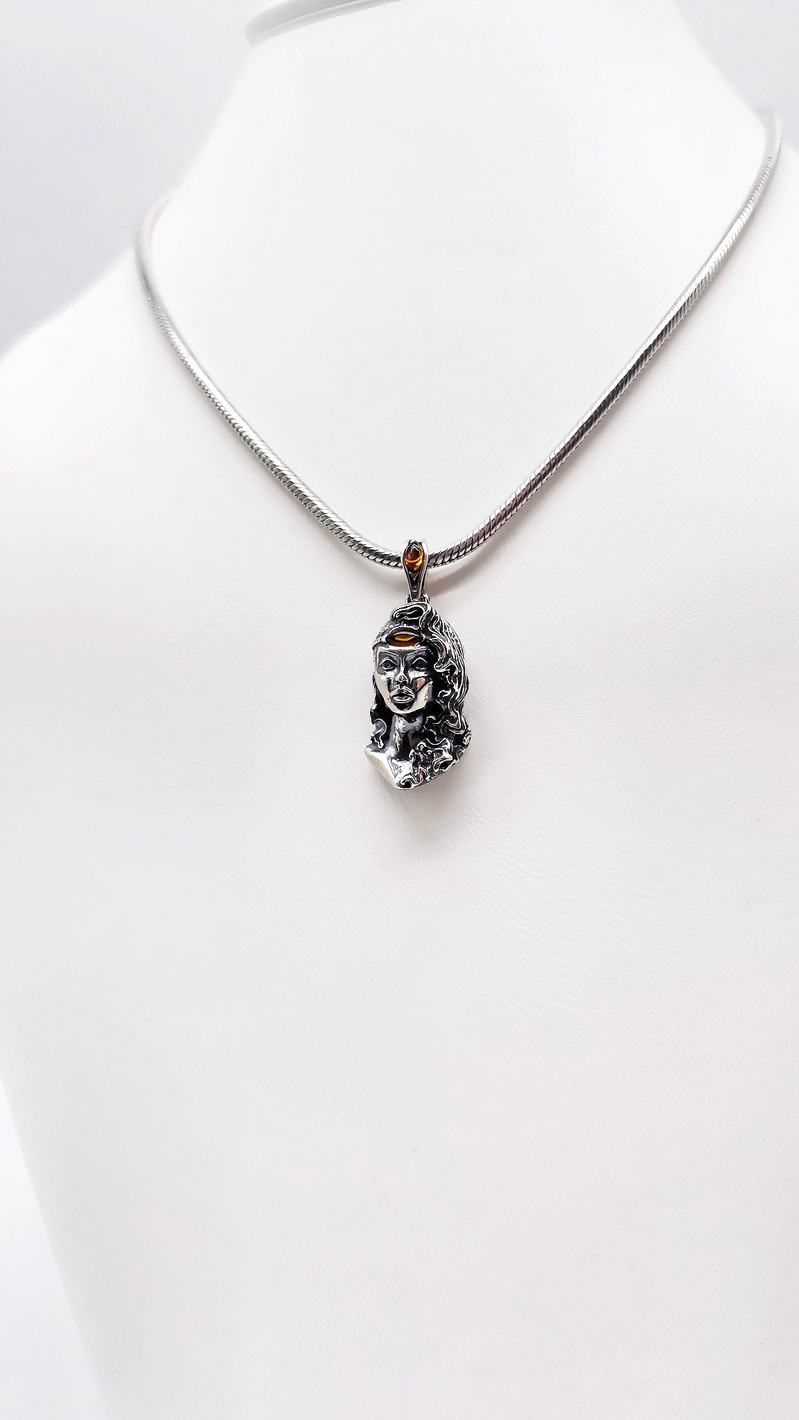 Maagd Sterrenbeeld Horoscoophanger – 925 Zilver & Barnsteen