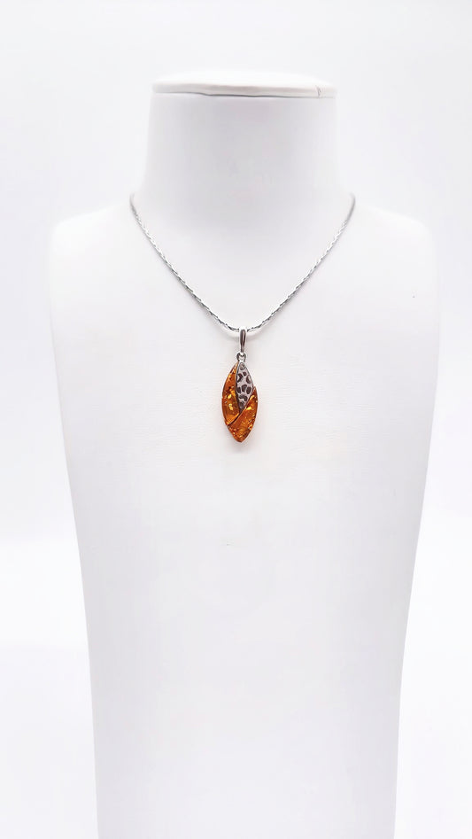 Warmer Cognac-Bernstein in Silber – stilvoll & klassisch