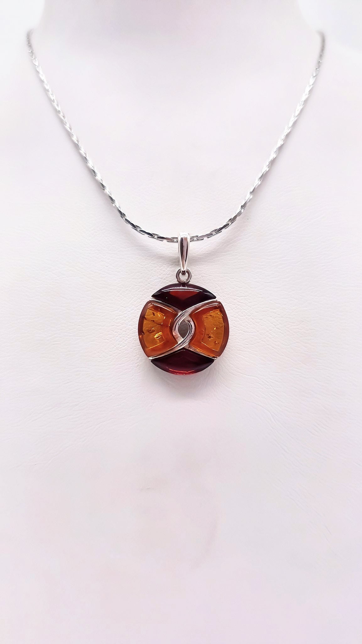 Round amber jewelry with 925 silver – including chain