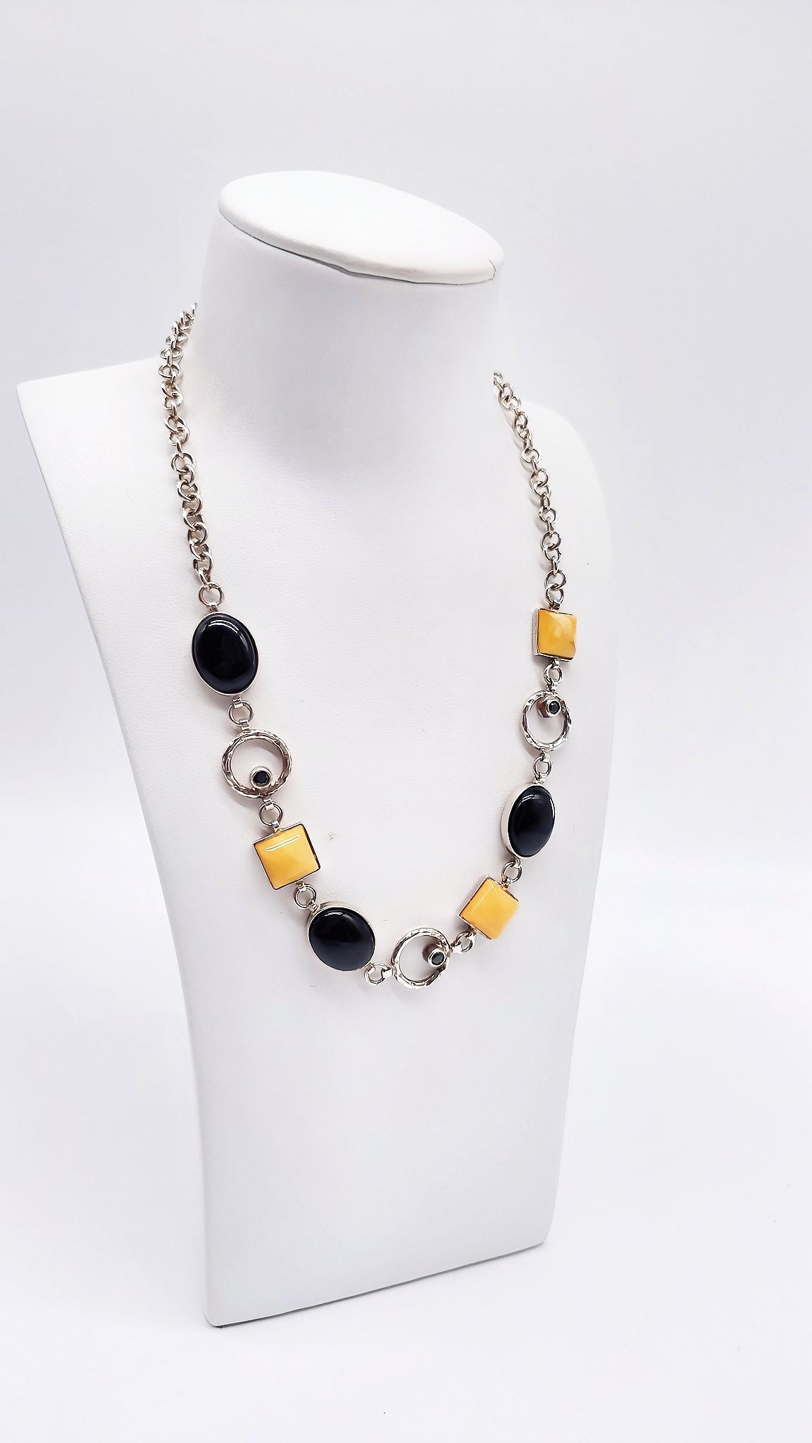 Barnsteen-onyx collier met zilveren karabijnsluiting