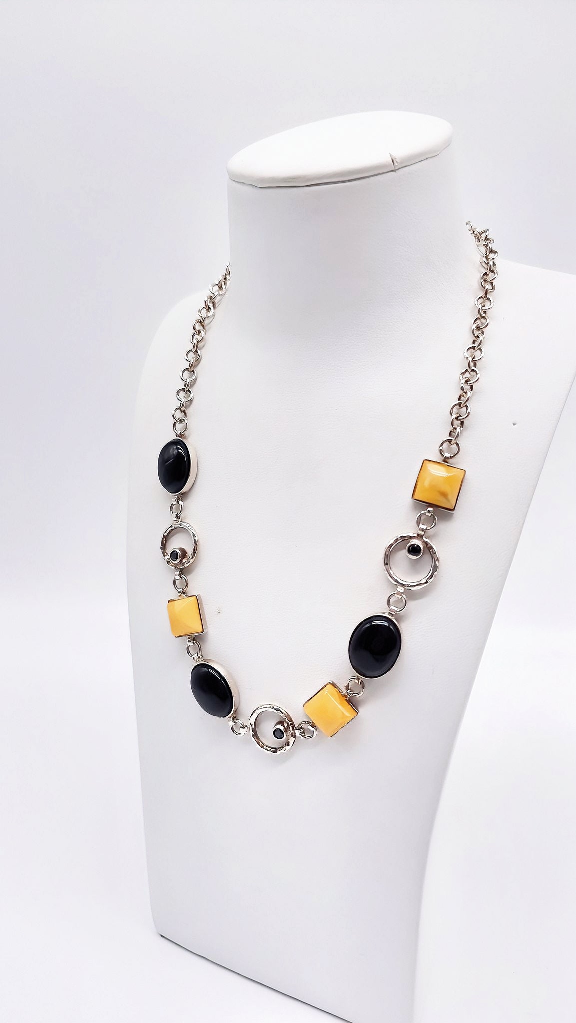 Barnsteen-onyx collier met zilveren karabijnsluiting