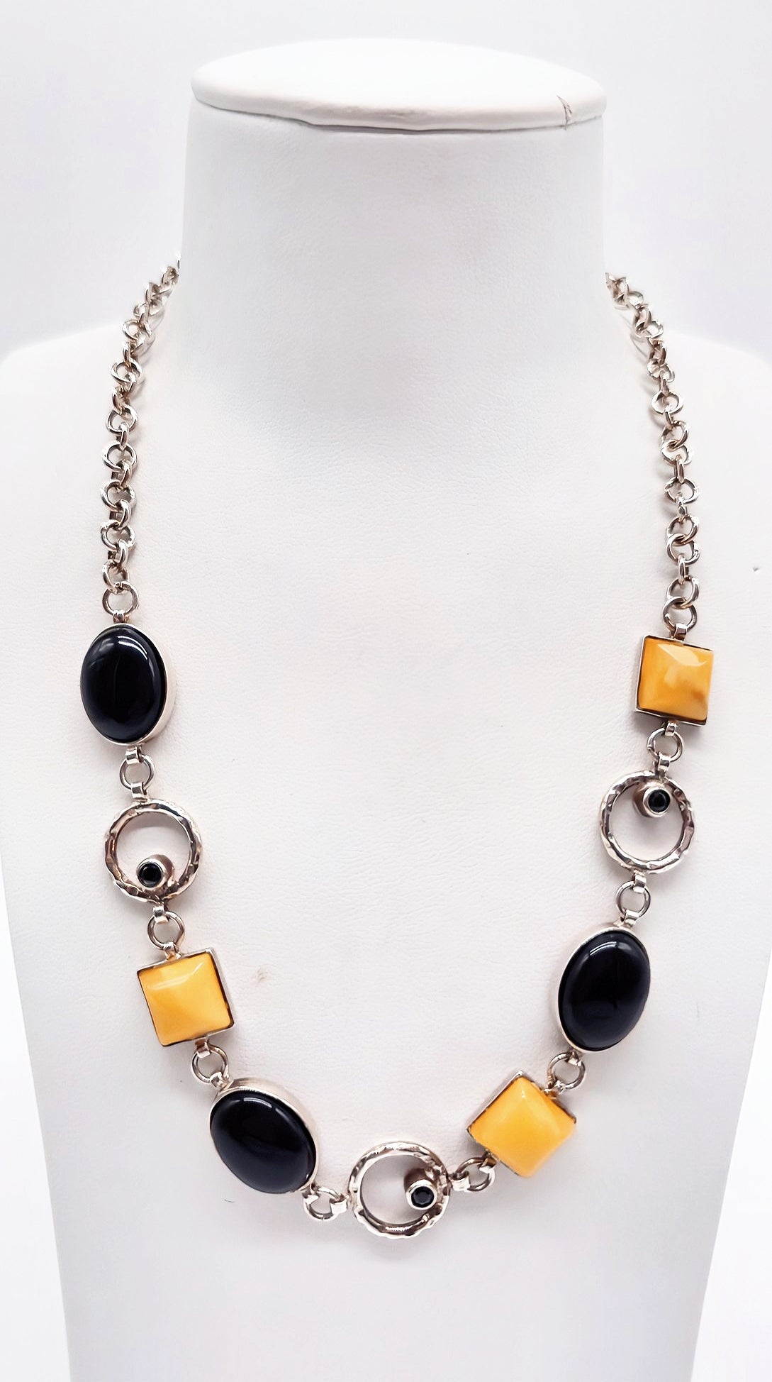 Barnsteen-onyx collier met zilveren karabijnsluiting