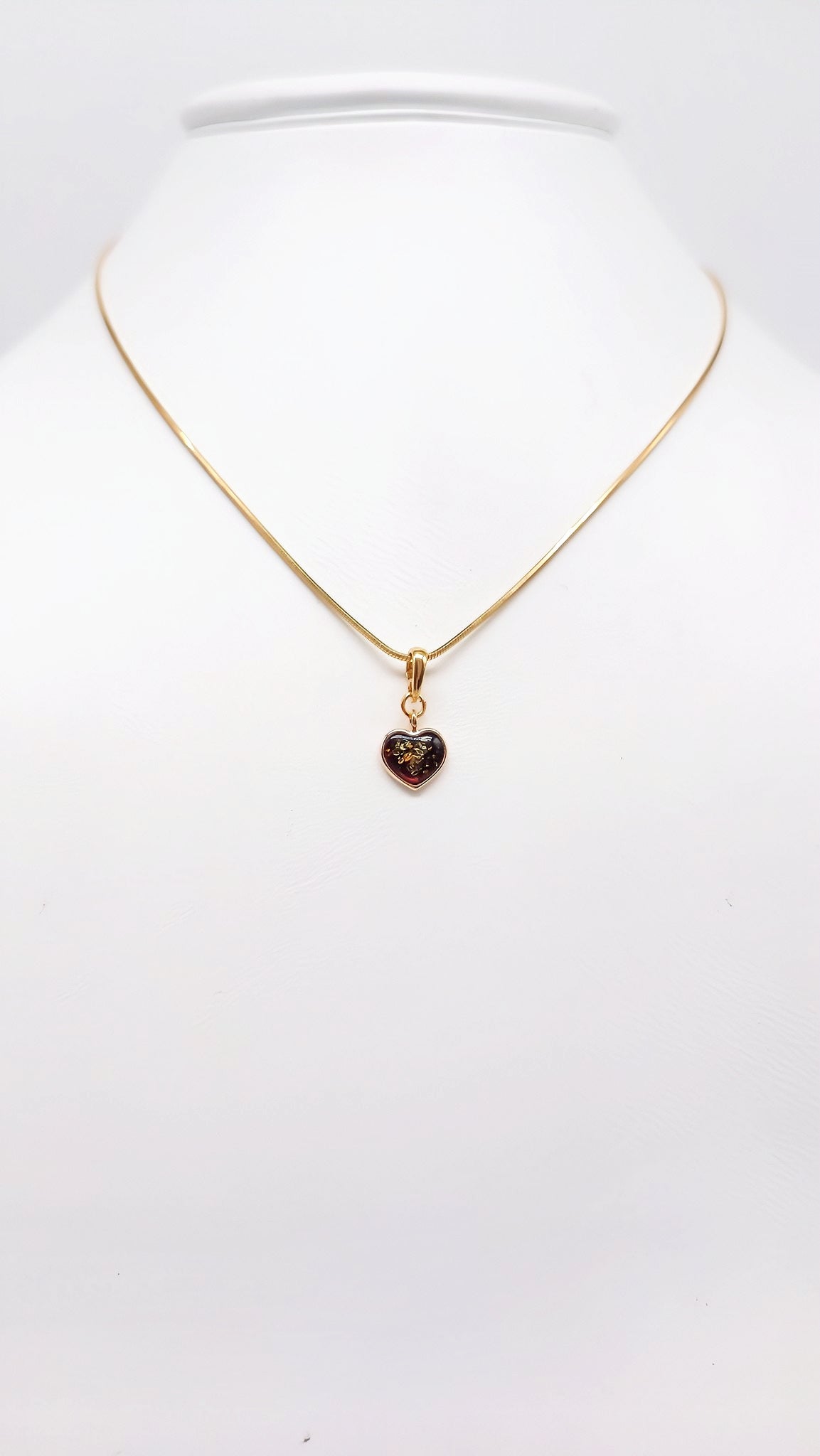 Jewelry with meaning: Heart pendant with genuine amber