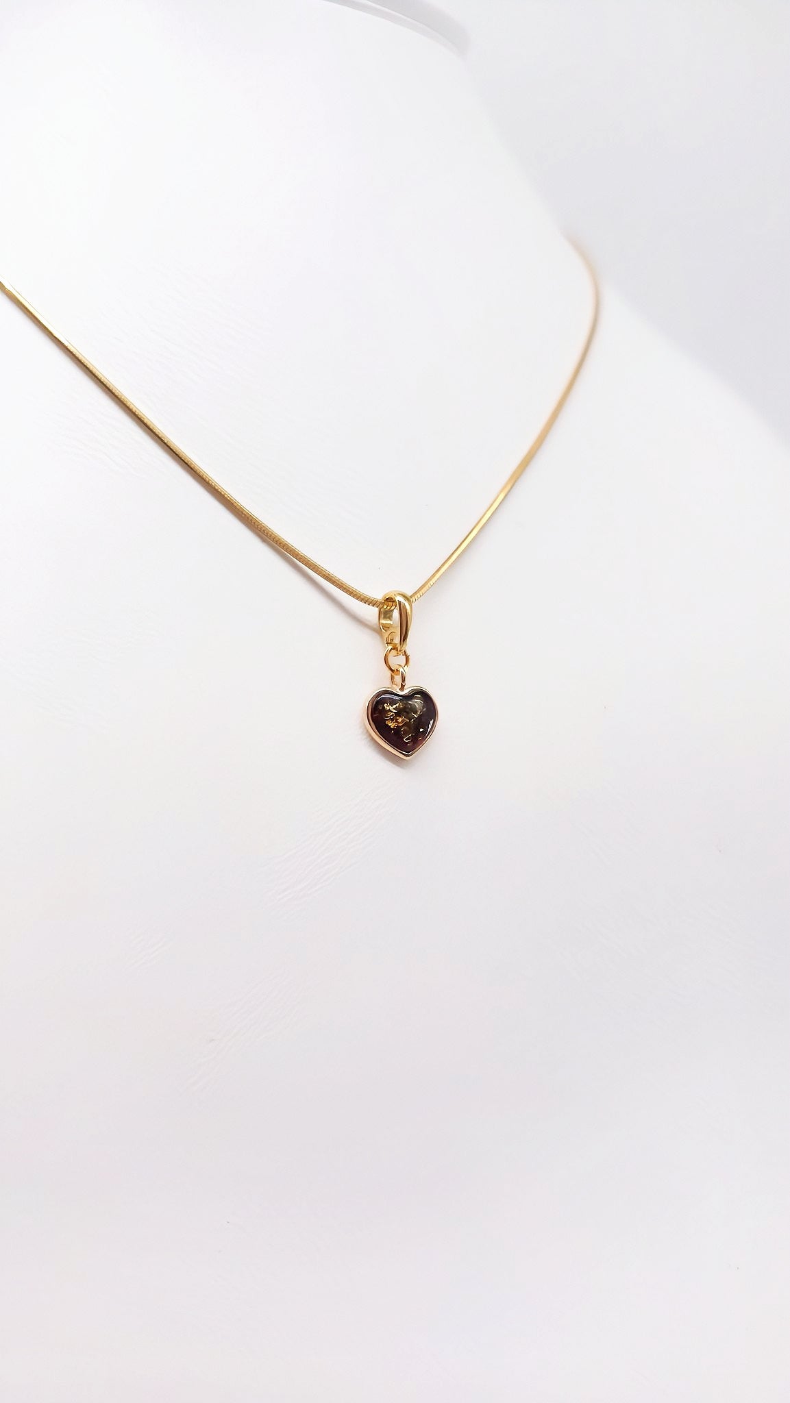 Jewelry with meaning: Heart pendant with genuine amber