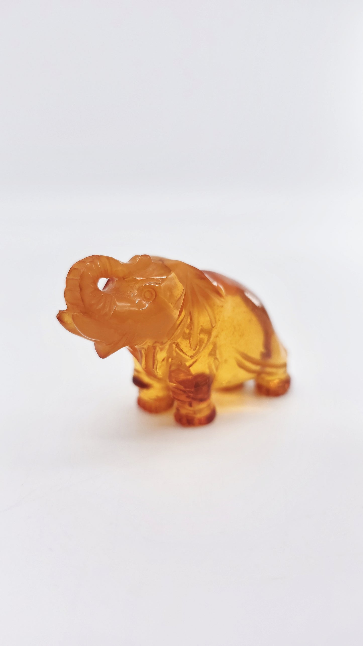 Glücksbringer: Elefant aus edlem Bernstein