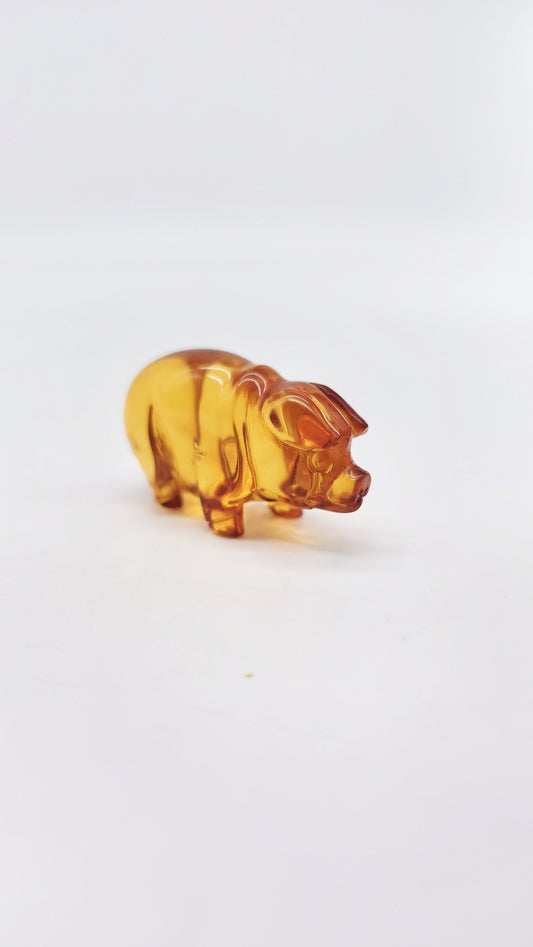 Schwein aus baltischem Bernstein – Amulett für Wohlstand