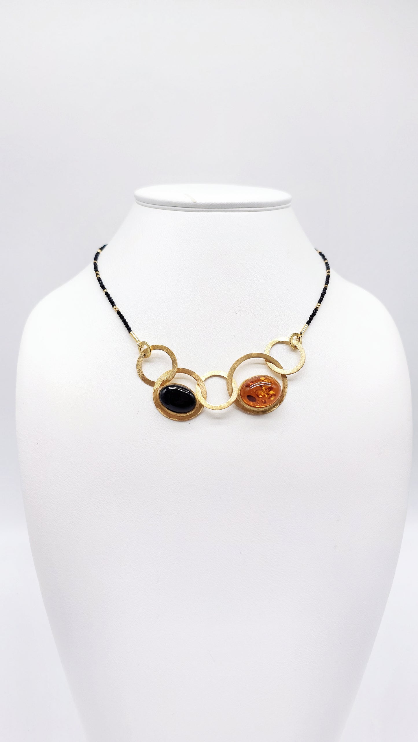 Verguld collier met barnsteen – Cadeautip