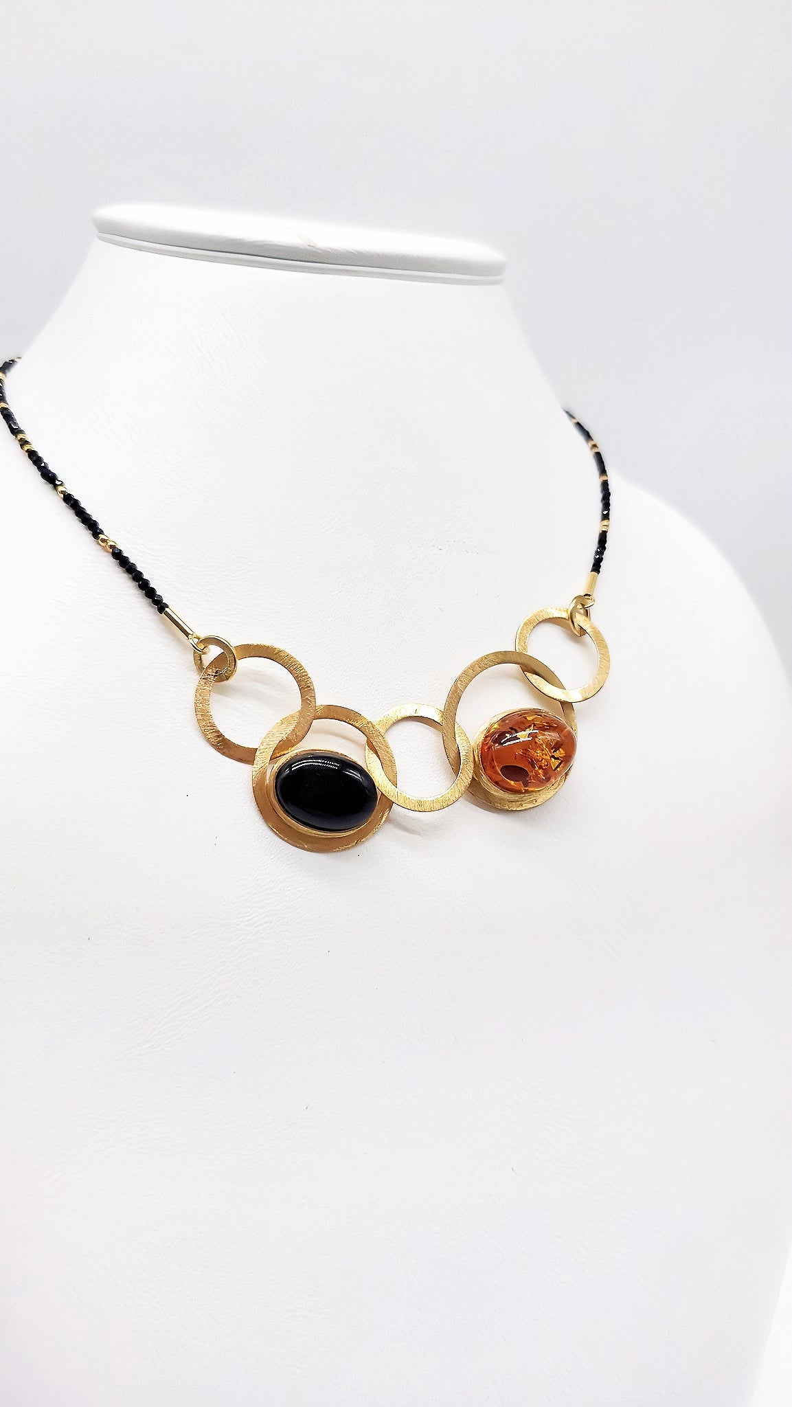 Verguld collier met barnsteen – Cadeautip