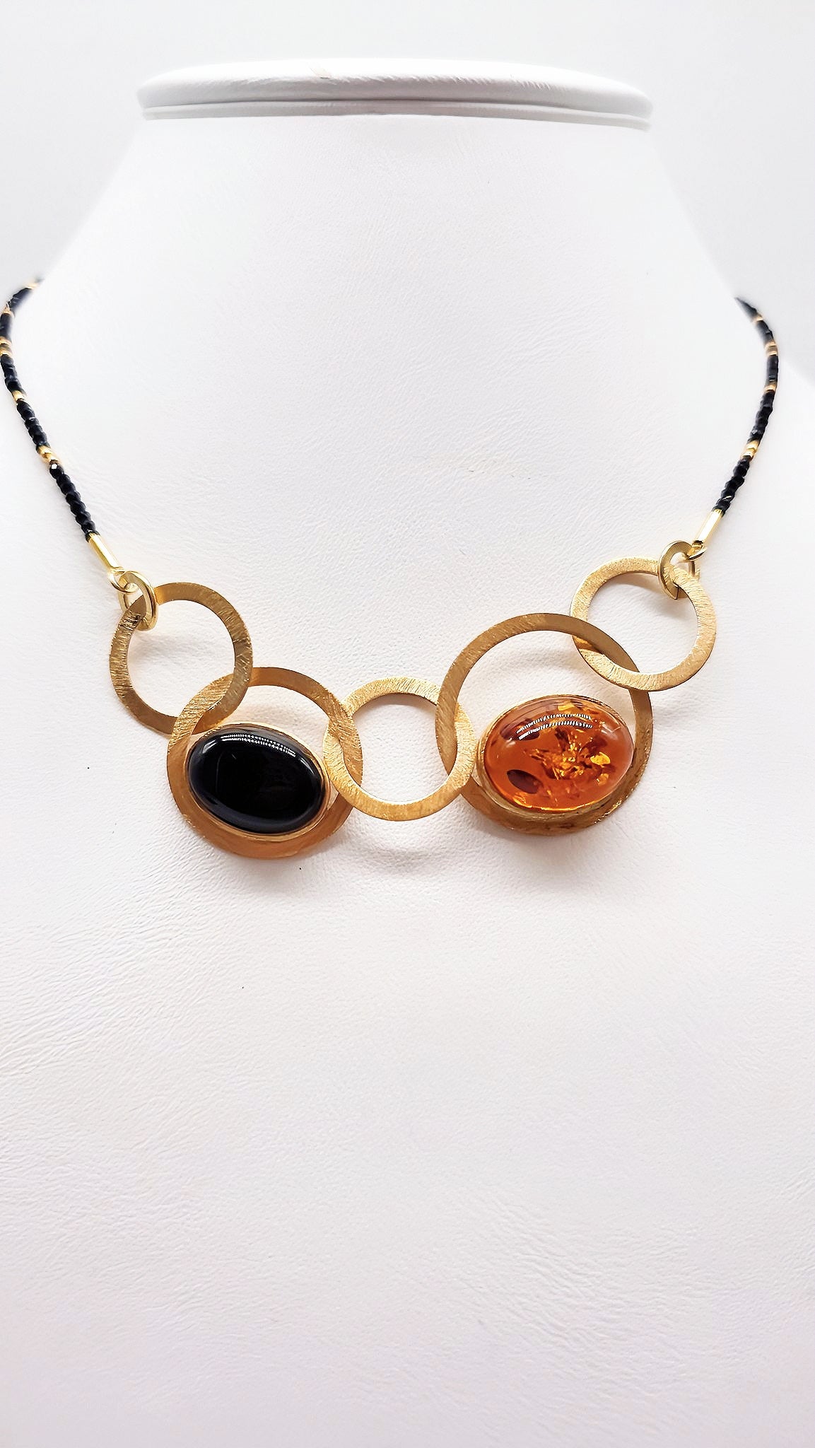 Verguld collier met barnsteen – Cadeautip