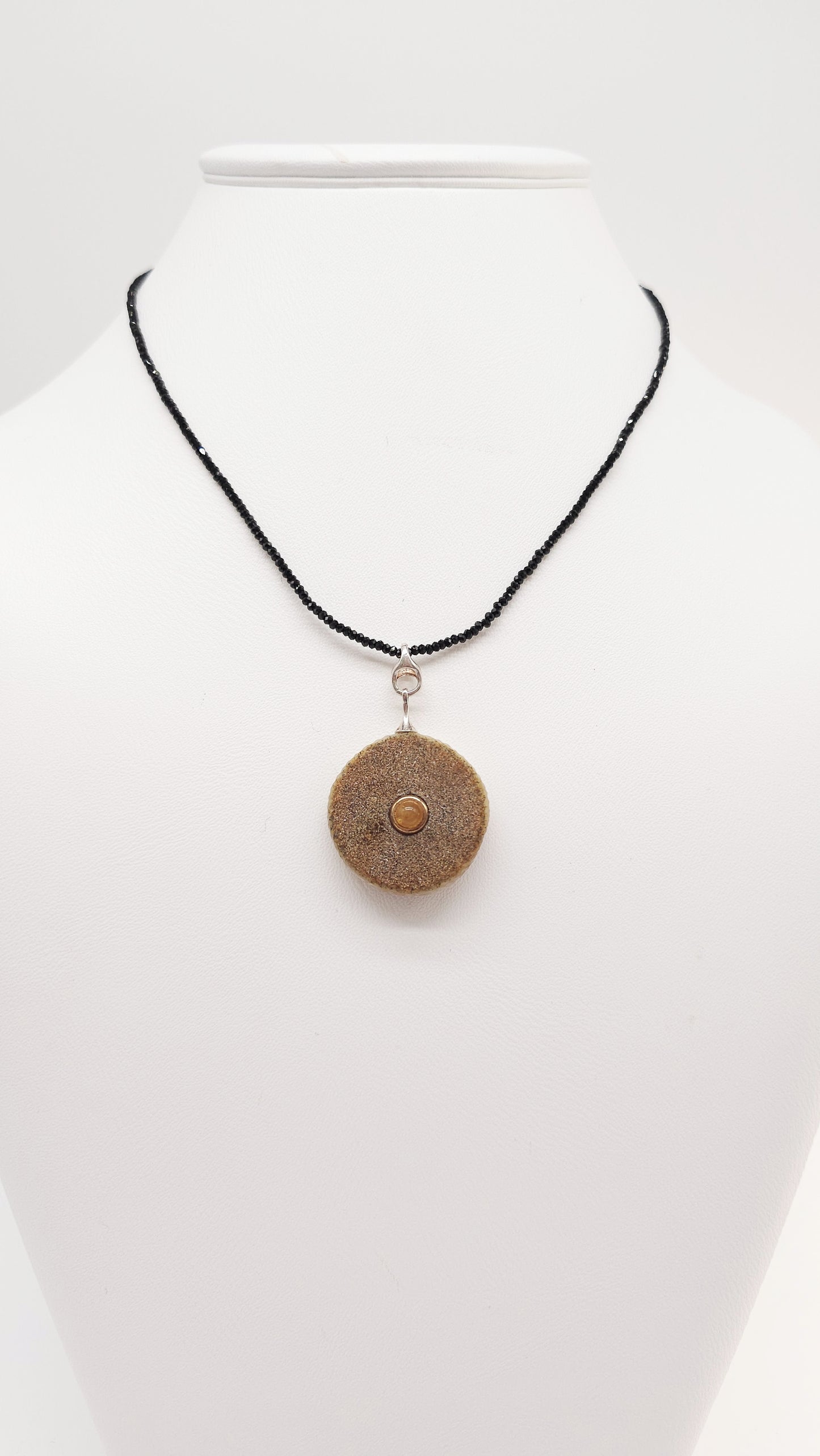 Kette mit Naturstein Anhänger und Bernstein