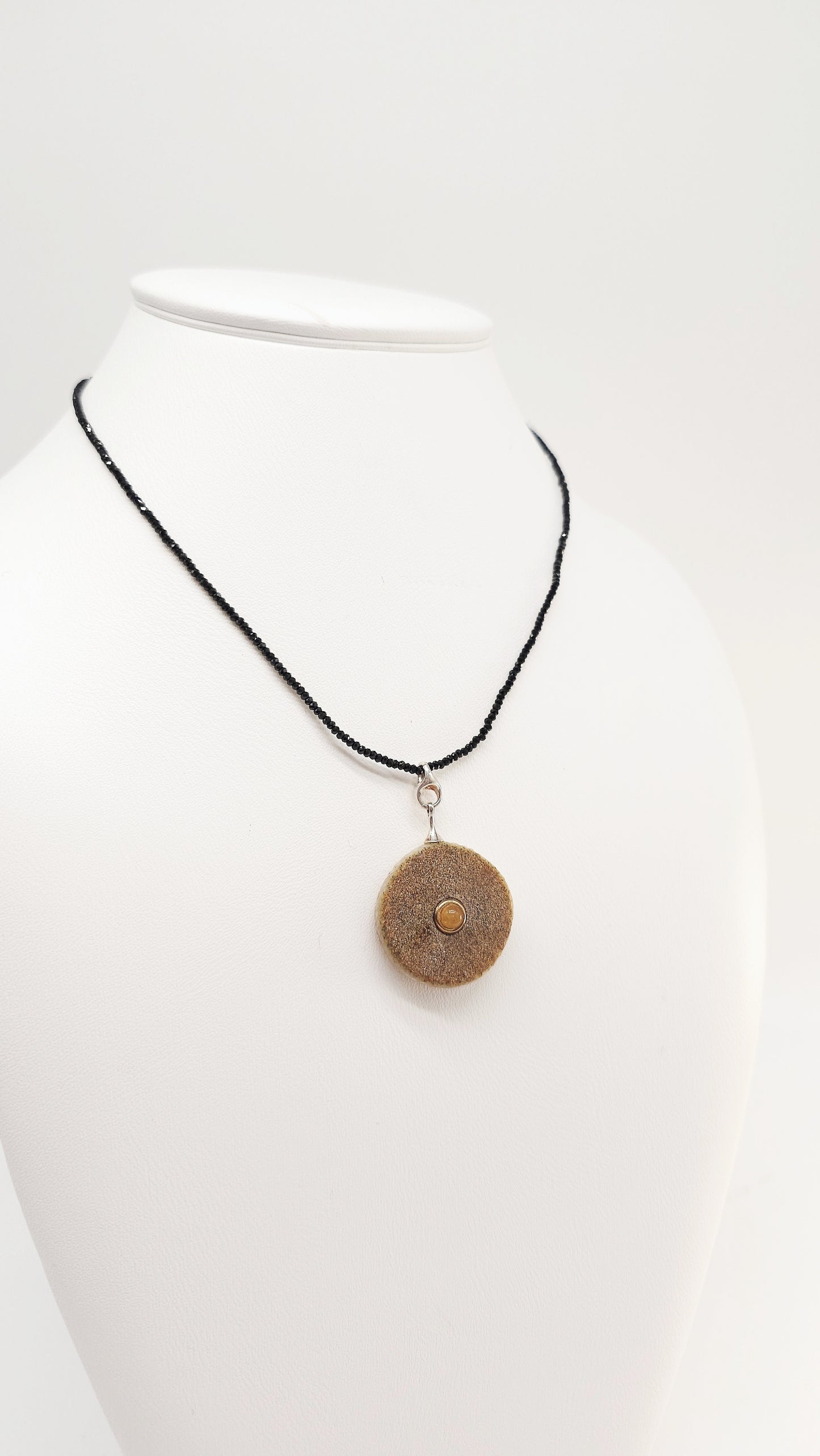 Kette mit Naturstein Anhänger und Bernstein