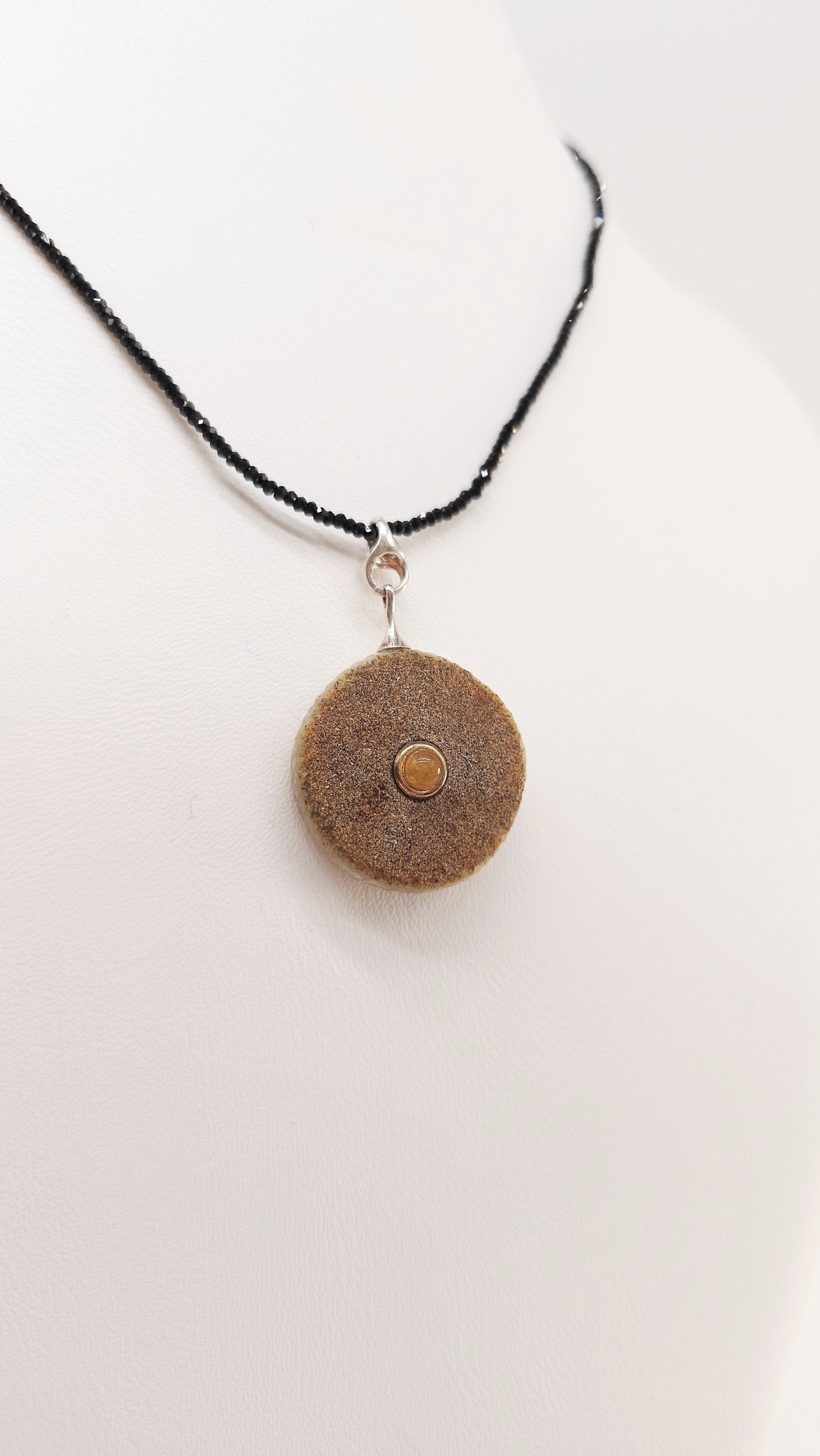 Kette mit Naturstein Anhänger und Bernstein