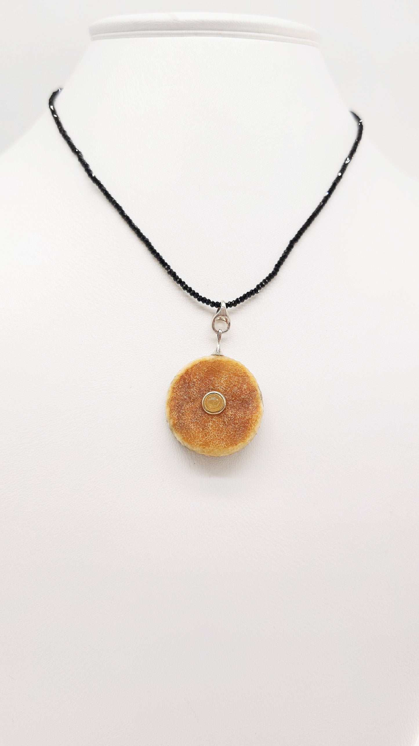 Kette mit Naturstein Anhänger und Bernstein