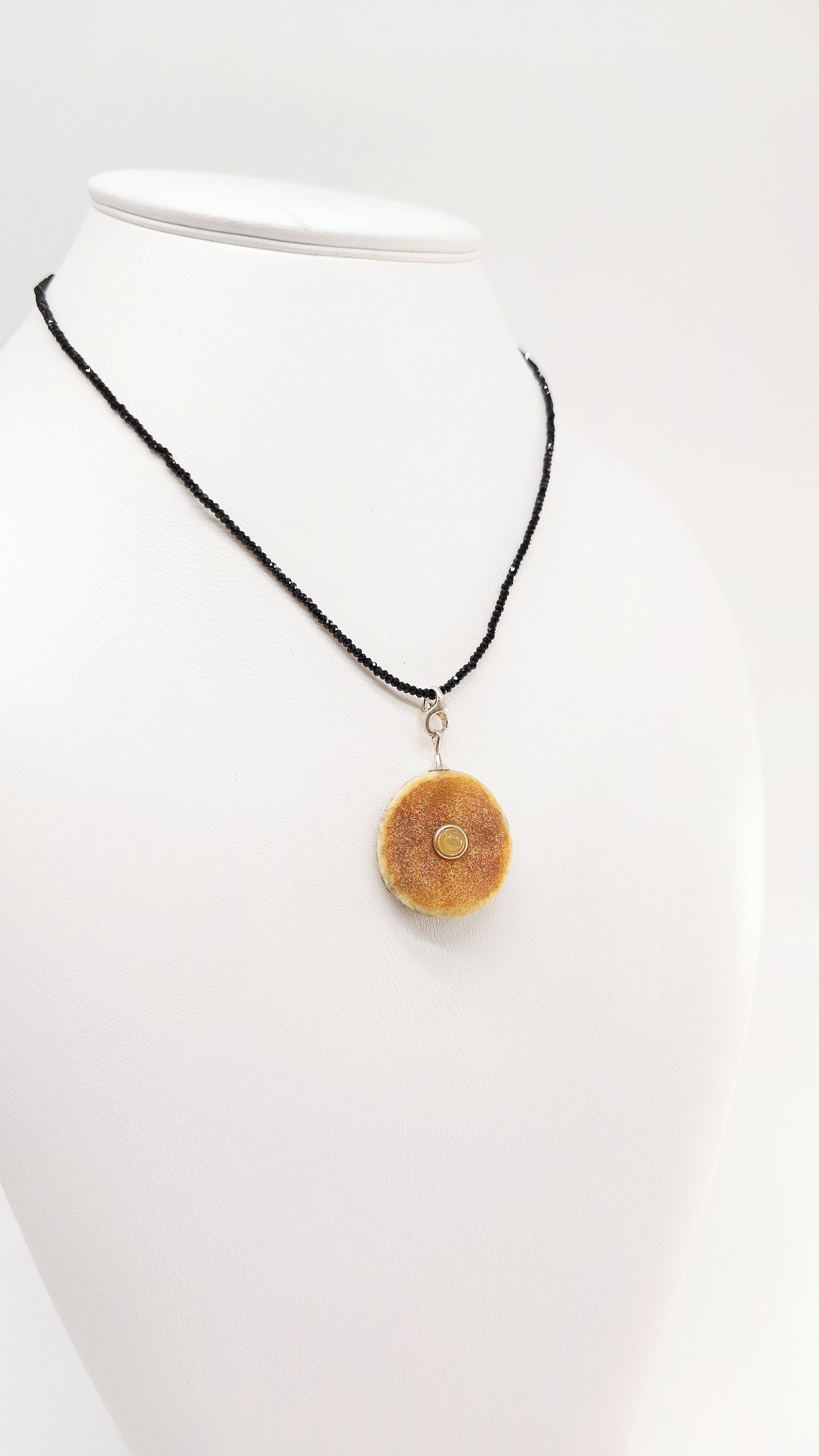 Kette mit Naturstein Anhänger und Bernstein