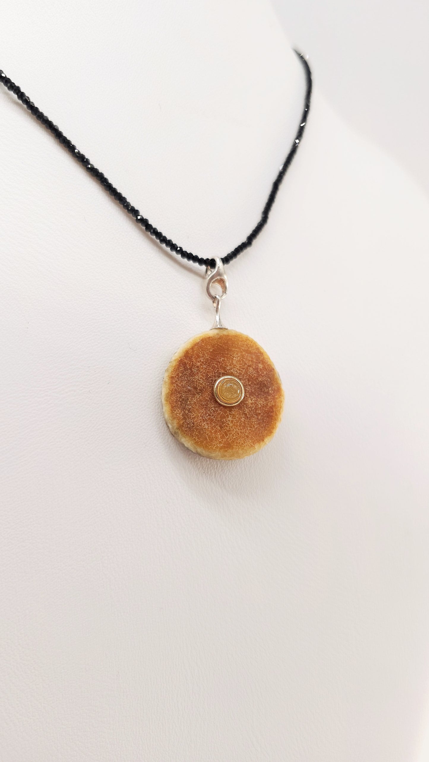 Kette mit Naturstein Anhänger und Bernstein